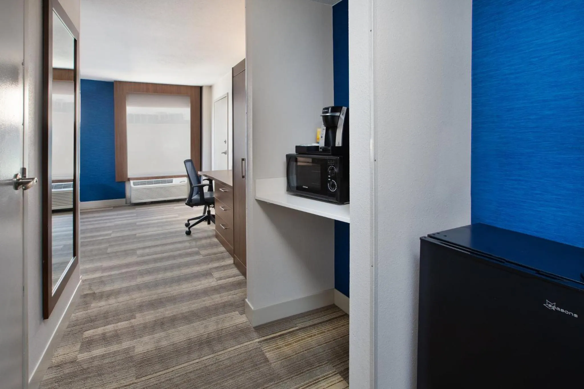 Photo of the whole room in Holiday Inn Express Nashville-Downtown - Broadway by IHG