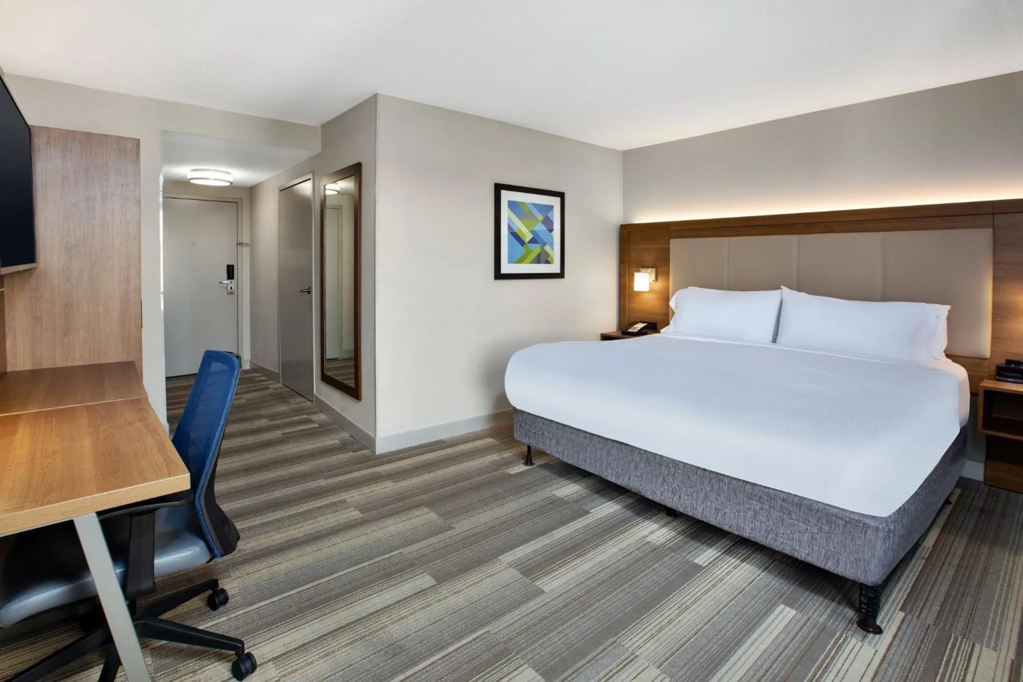 Photo of the whole room, Bed in Holiday Inn Express Nashville-Downtown - Broadway by IHG