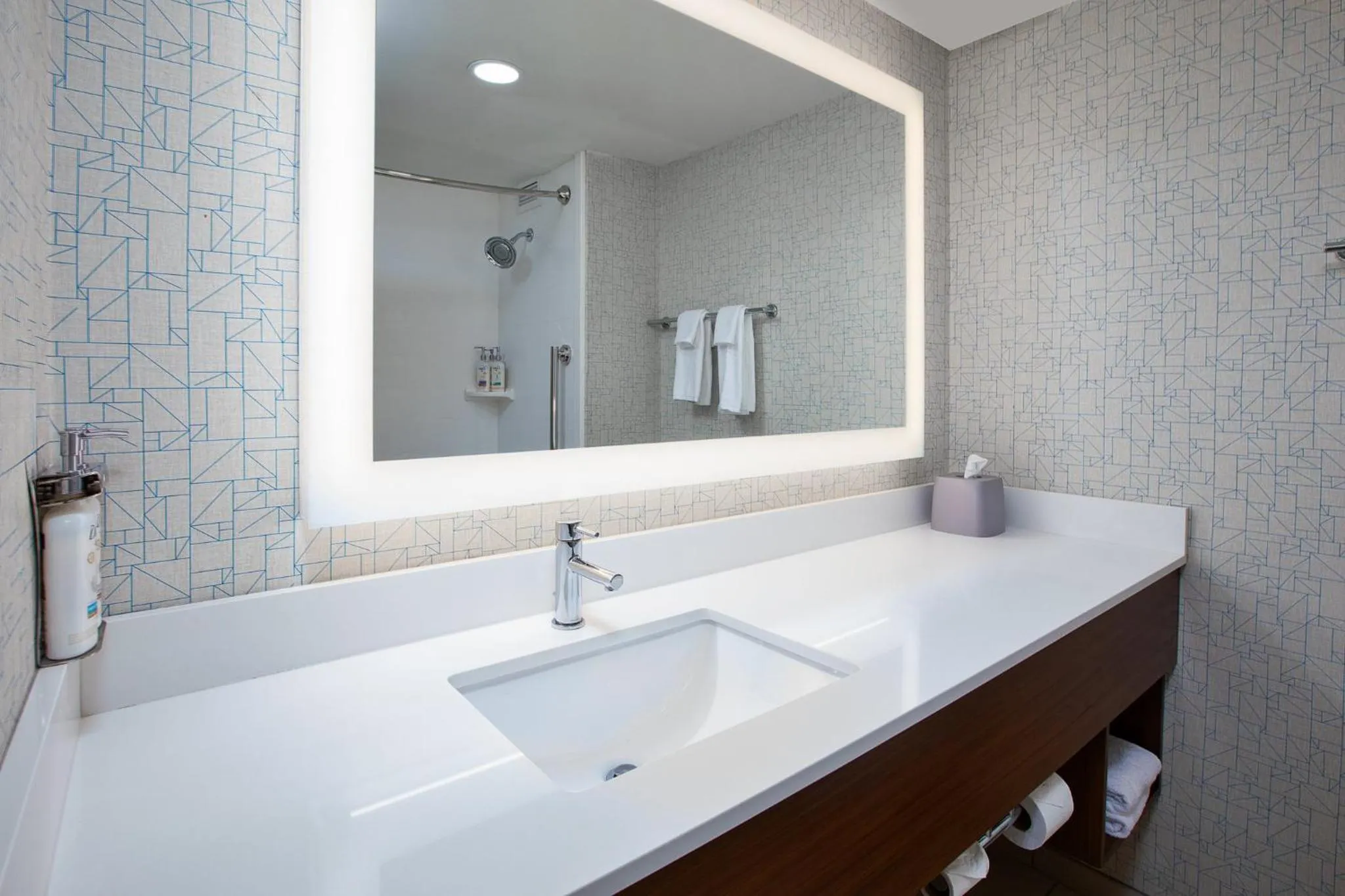 Bedroom in Holiday Inn Express Nashville-Downtown - Broadway by IHG