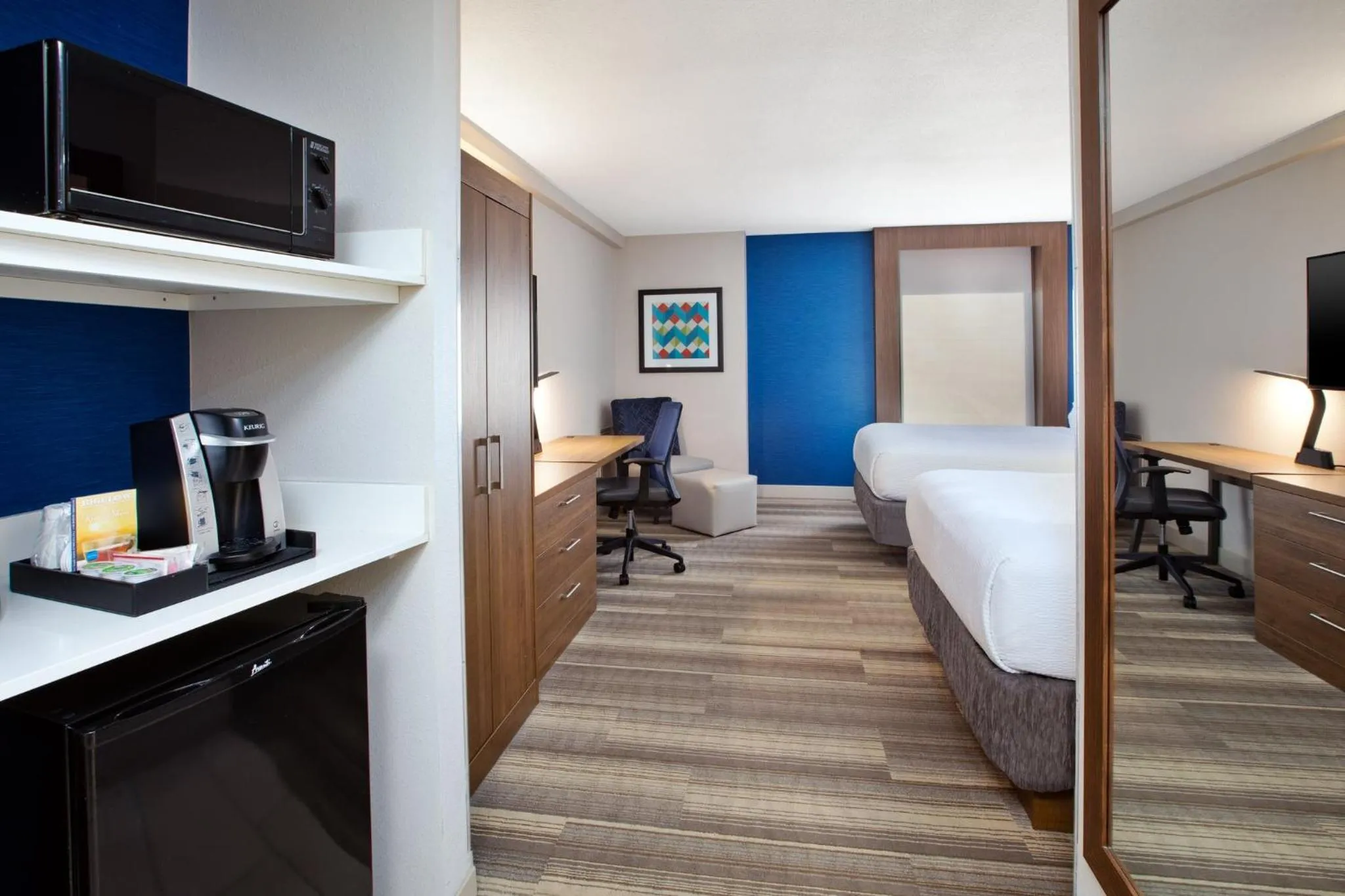 Photo of the whole room, Bed in Holiday Inn Express Nashville-Downtown - Broadway by IHG