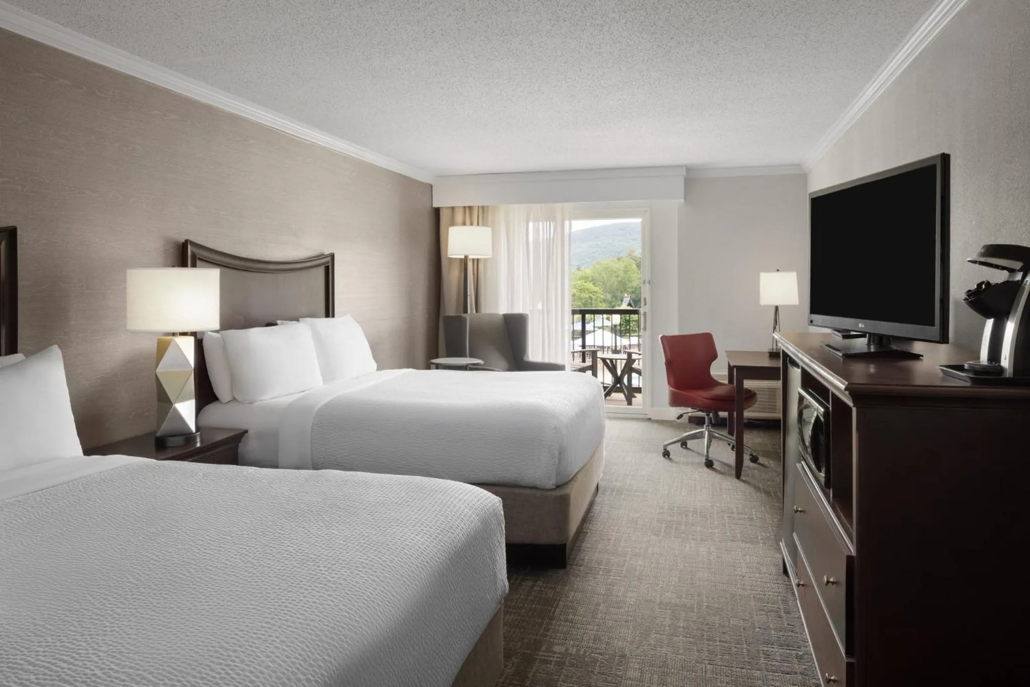 Photo of the whole room, Bed in Holiday Inn Resort Lake George by IHG