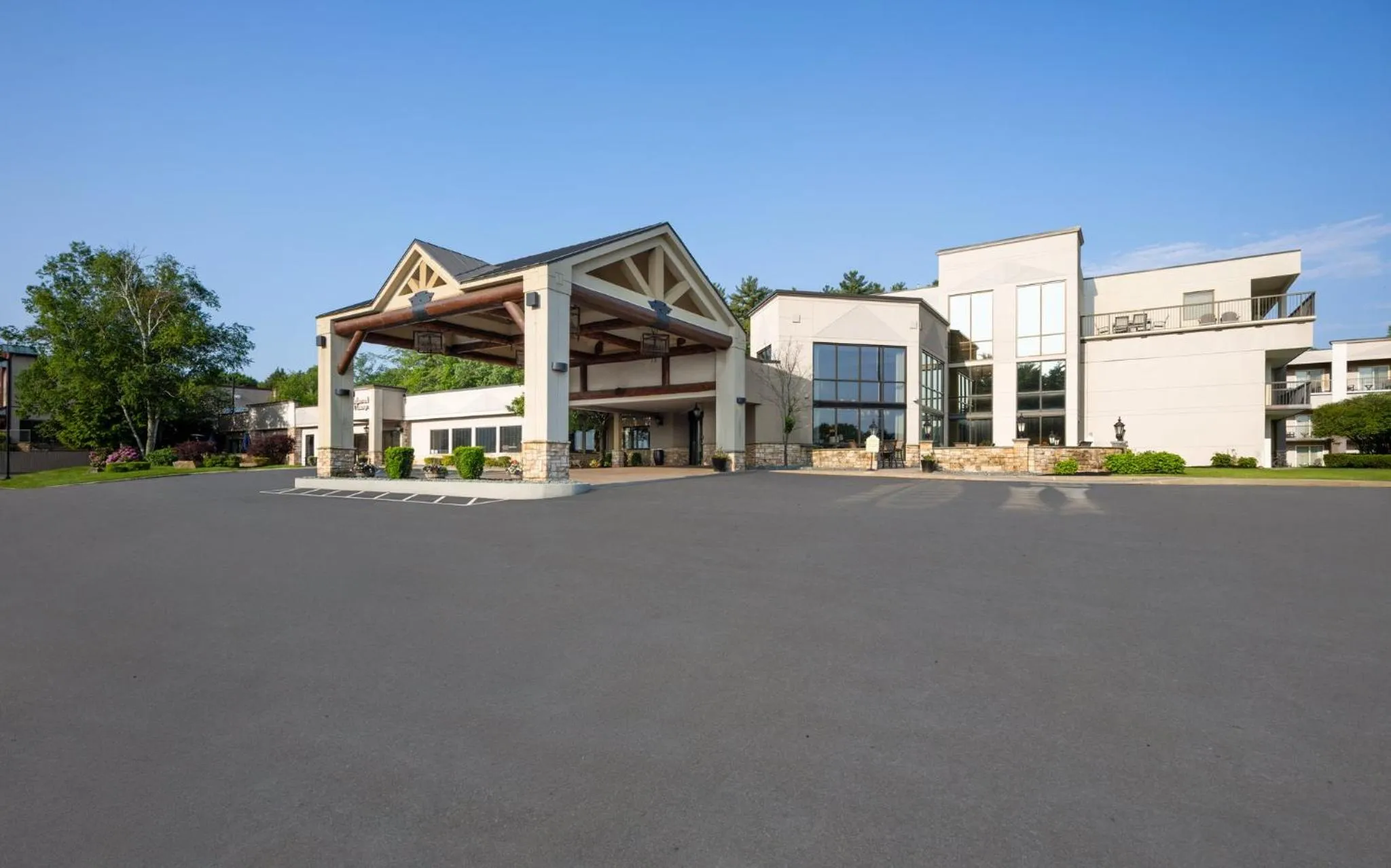Property building in Holiday Inn Resort Lake George by IHG