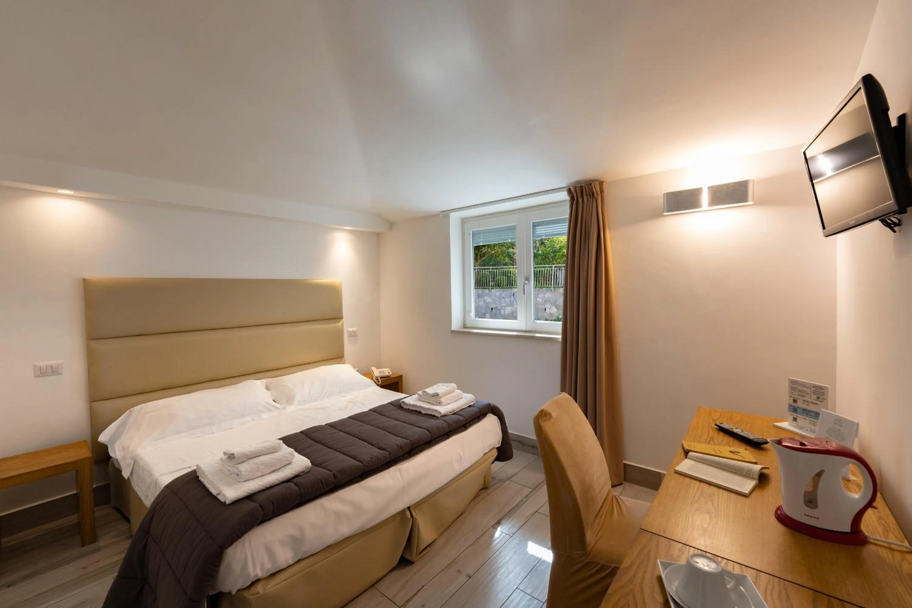 Garden view, Bed in Relais Manfredi