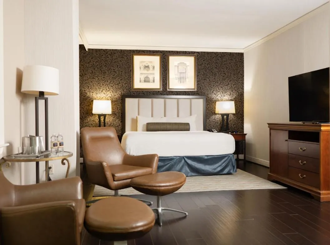 Photo of the whole room, Bed in The Whitehall Houston