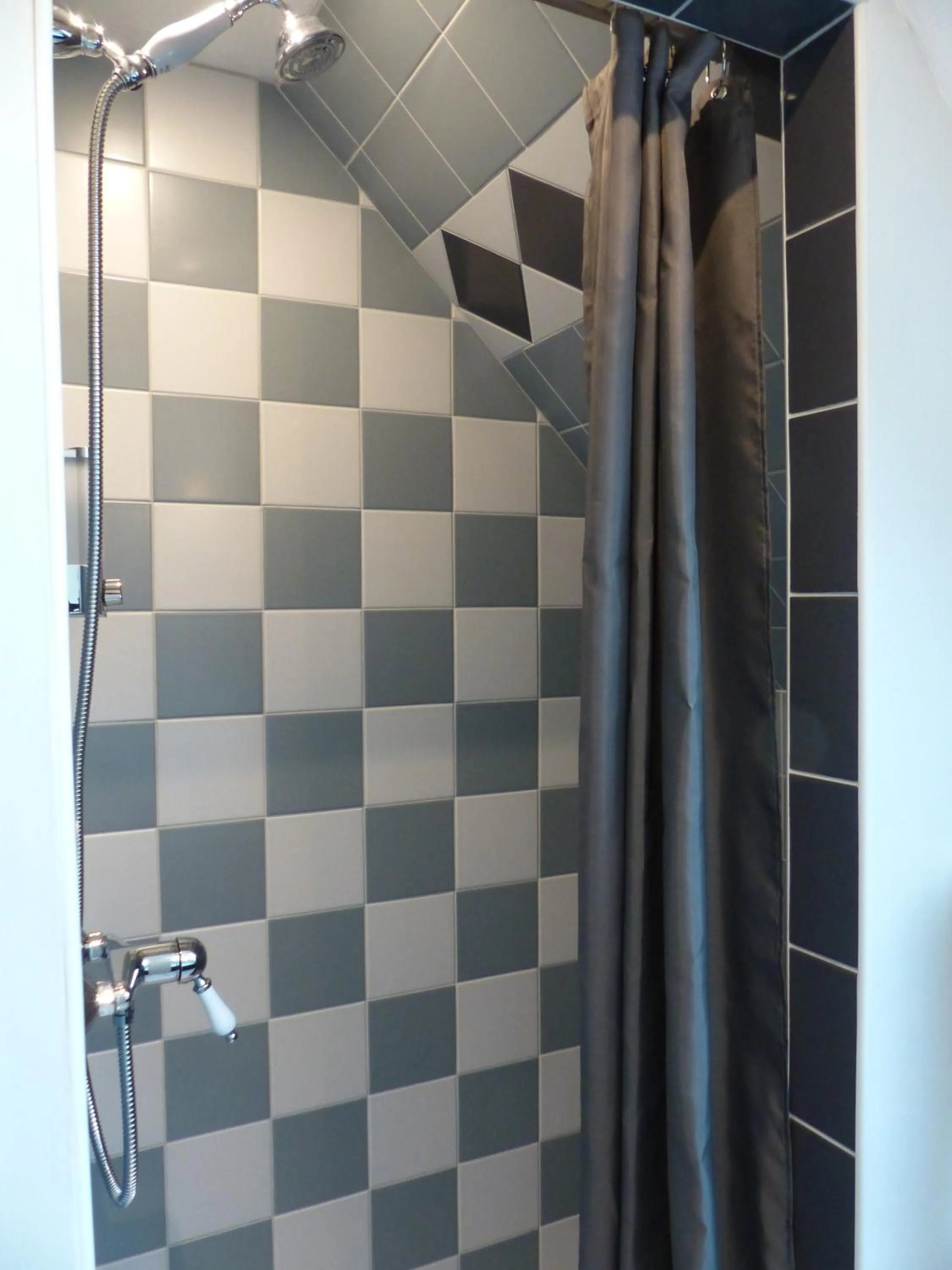 Shower in Paardenhof Guesthouse
