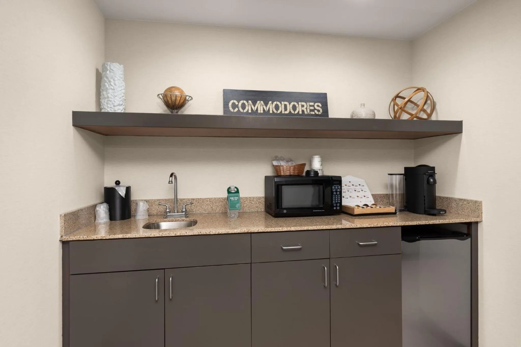 Bedroom in Holiday Inn Nashville - Vanderbilt - Dwtn by IHG