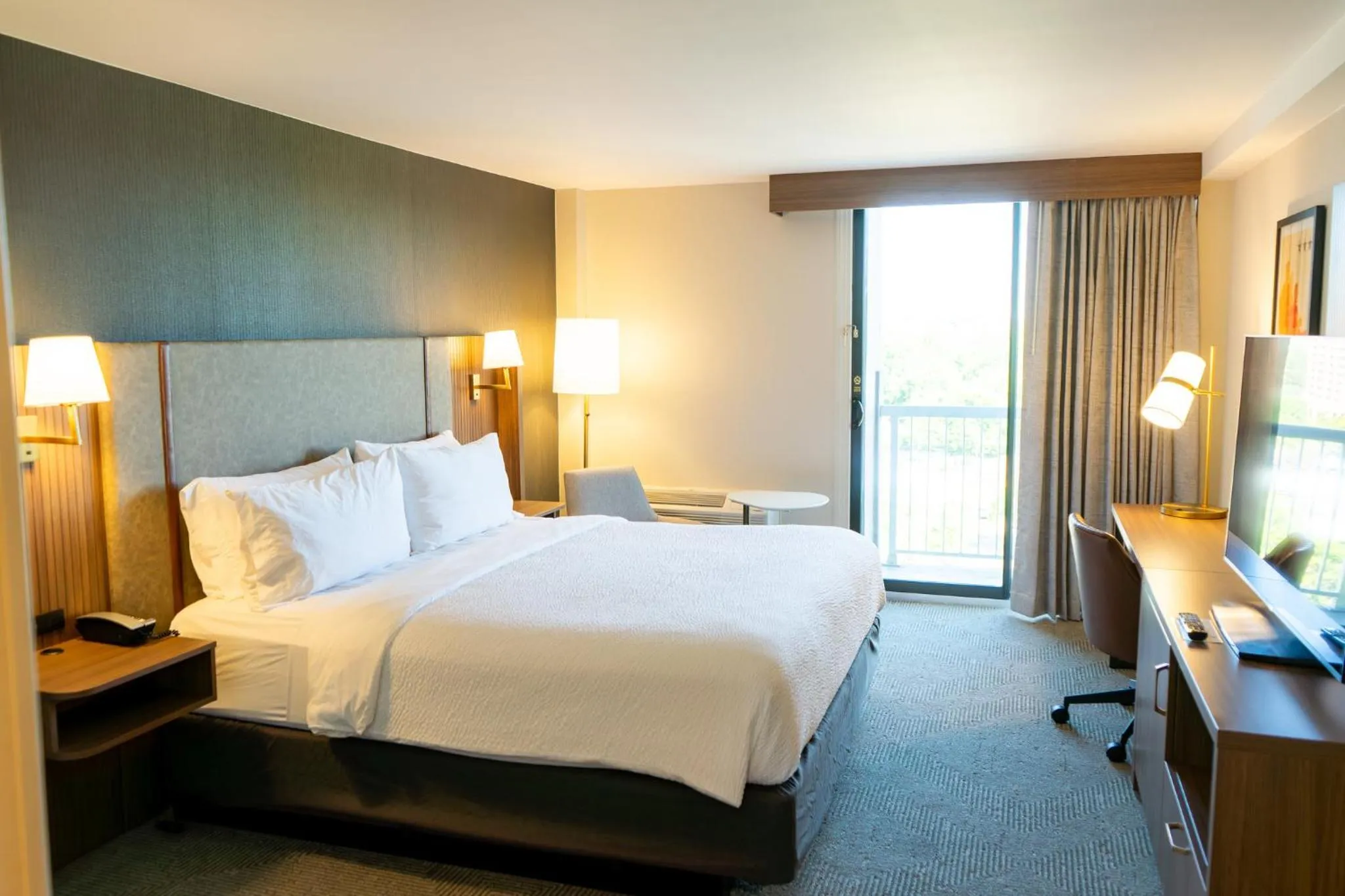Bedroom, Bed in Holiday Inn Nashville - Vanderbilt - Dwtn by IHG