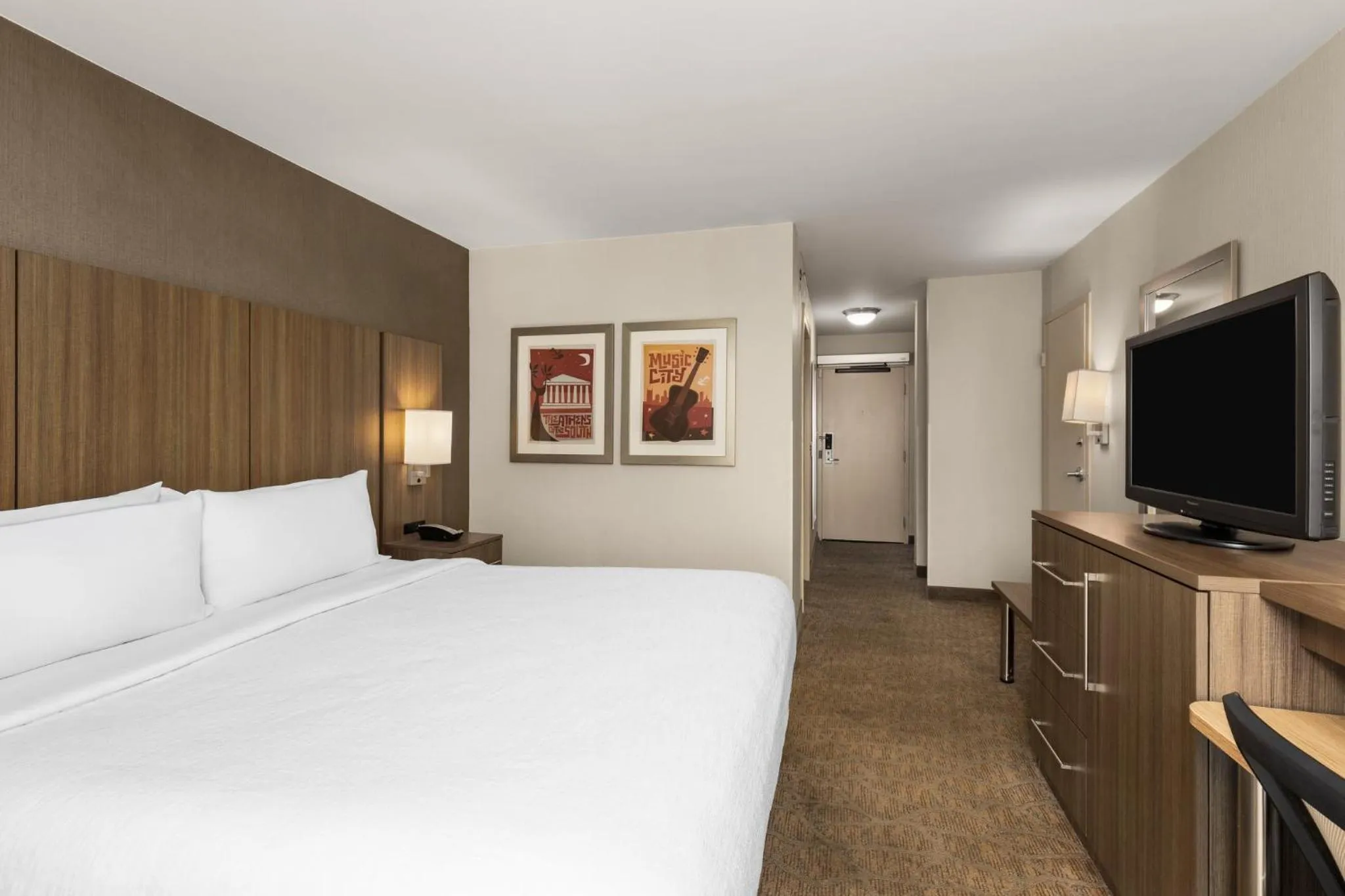 Photo of the whole room, Bed in Holiday Inn Nashville - Vanderbilt - Dwtn by IHG