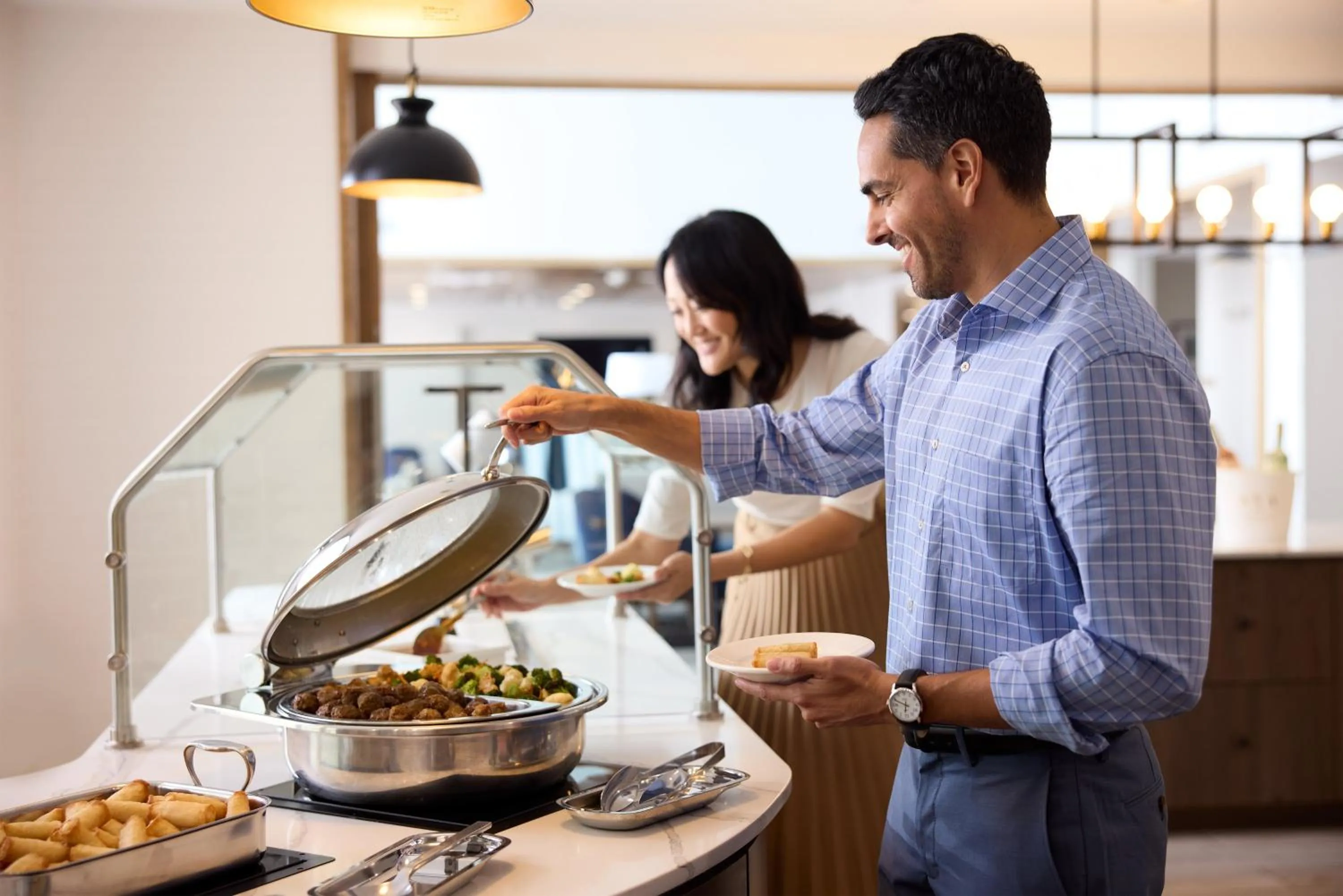 Restaurant/places to eat in Staybridge Suites Denver International Airport by IHG