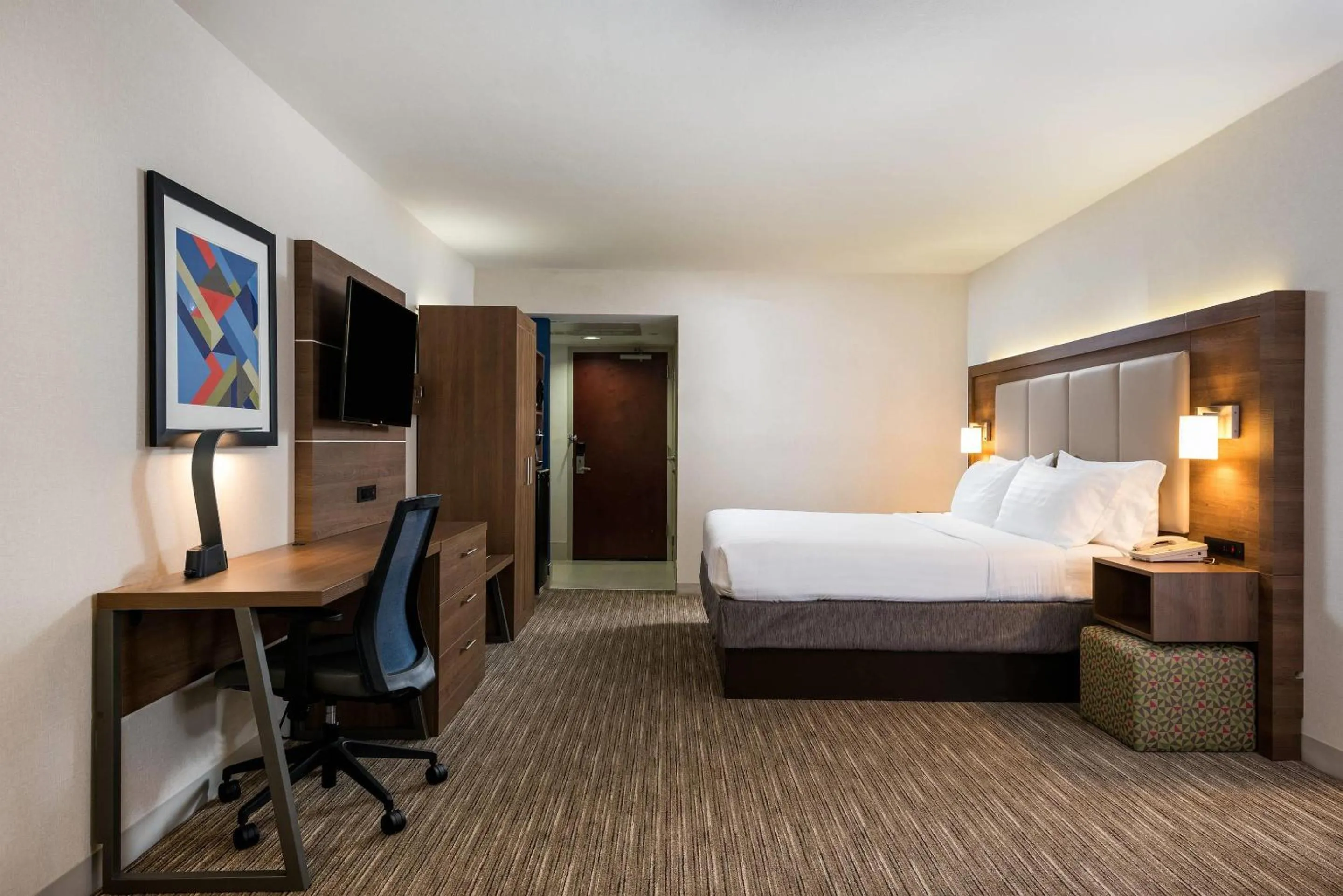 Bedroom, Bed in Country Inn & Suites by Radisson, Downtown Albany New York