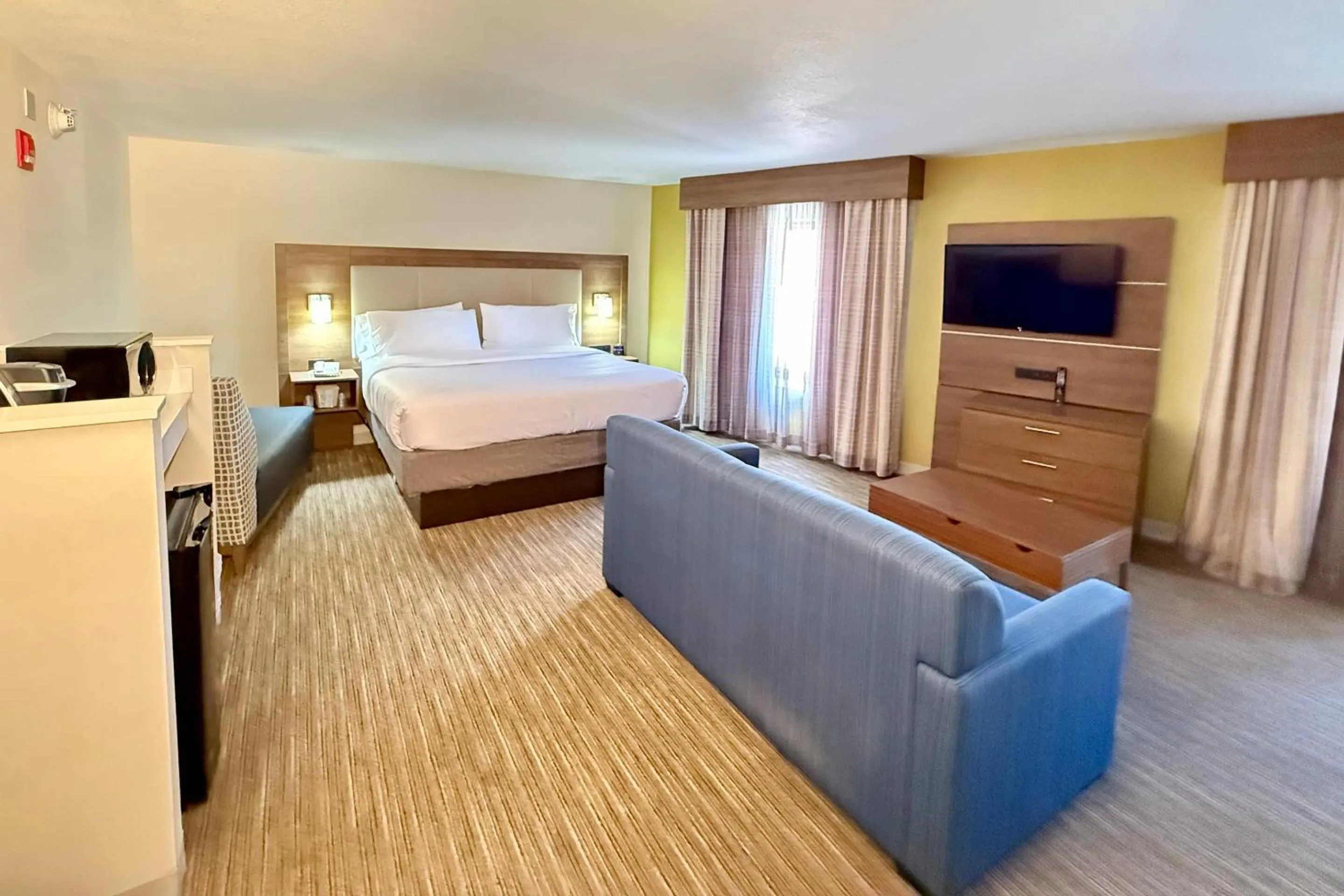 Bedroom, Bed in Country Inn & Suites by Radisson, Downtown Albany New York