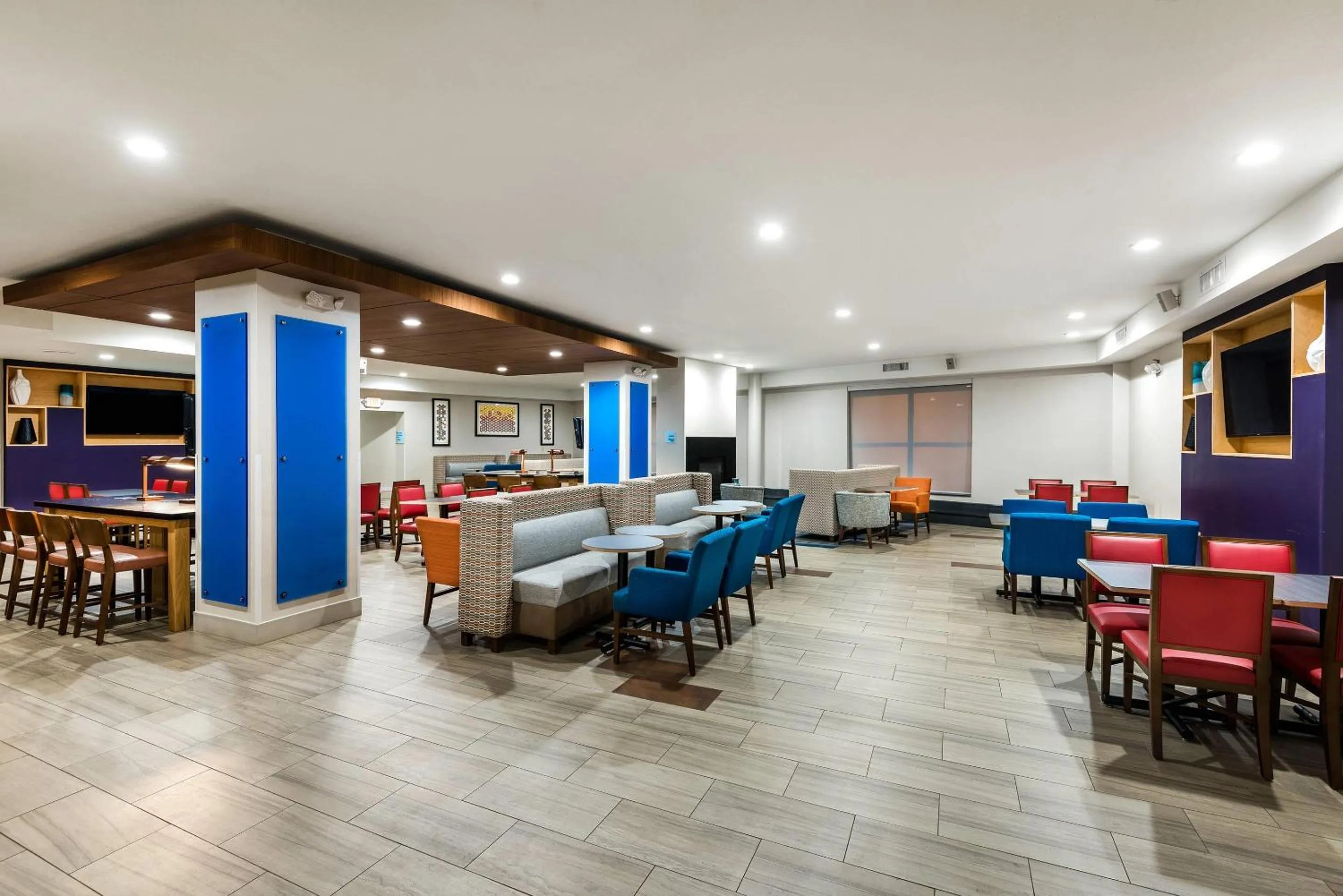 Breakfast in Country Inn & Suites by Radisson, Downtown Albany New York