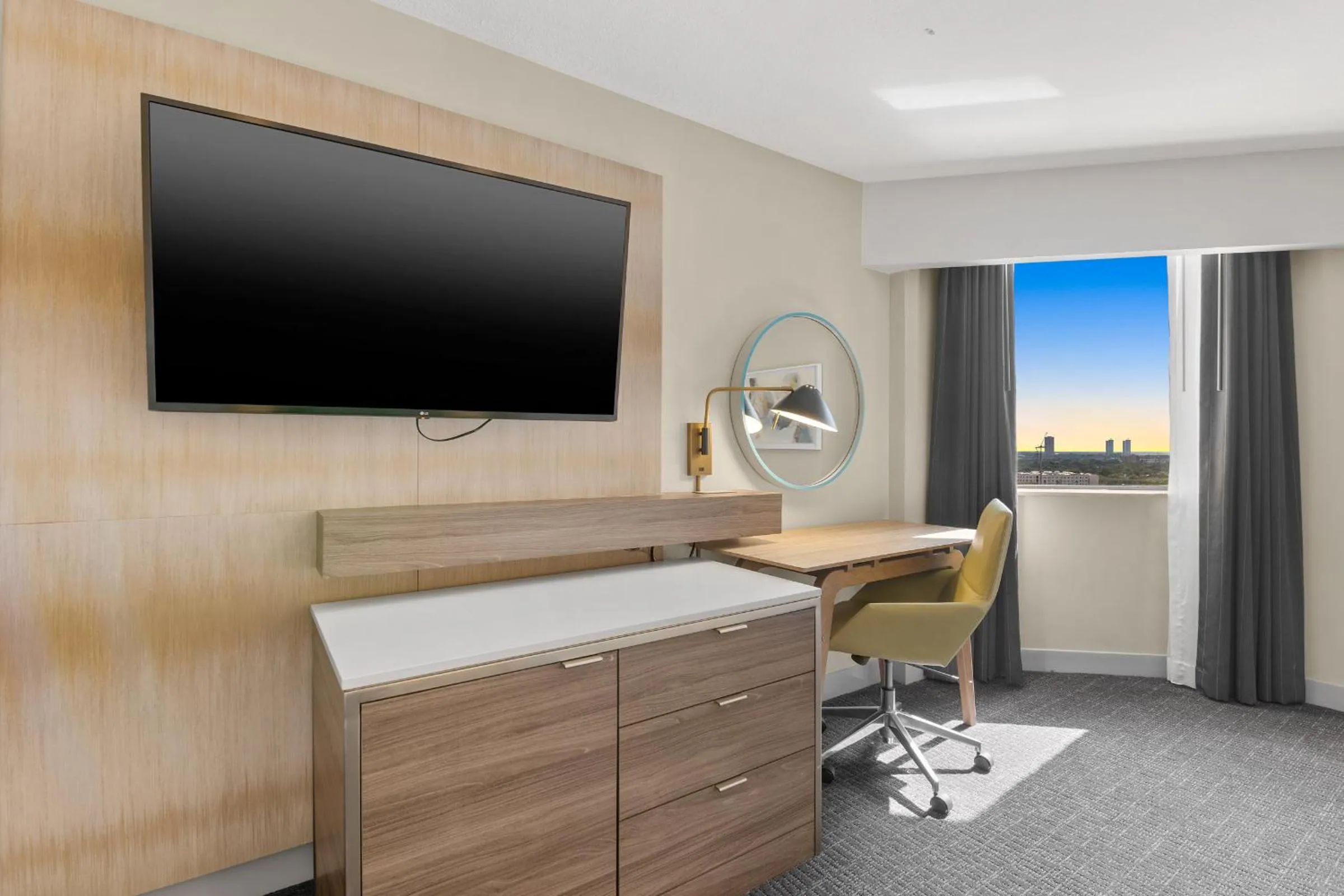 Photo of the whole room in Crowne Plaza Houston Med Ctr-Galleria Area by IHG