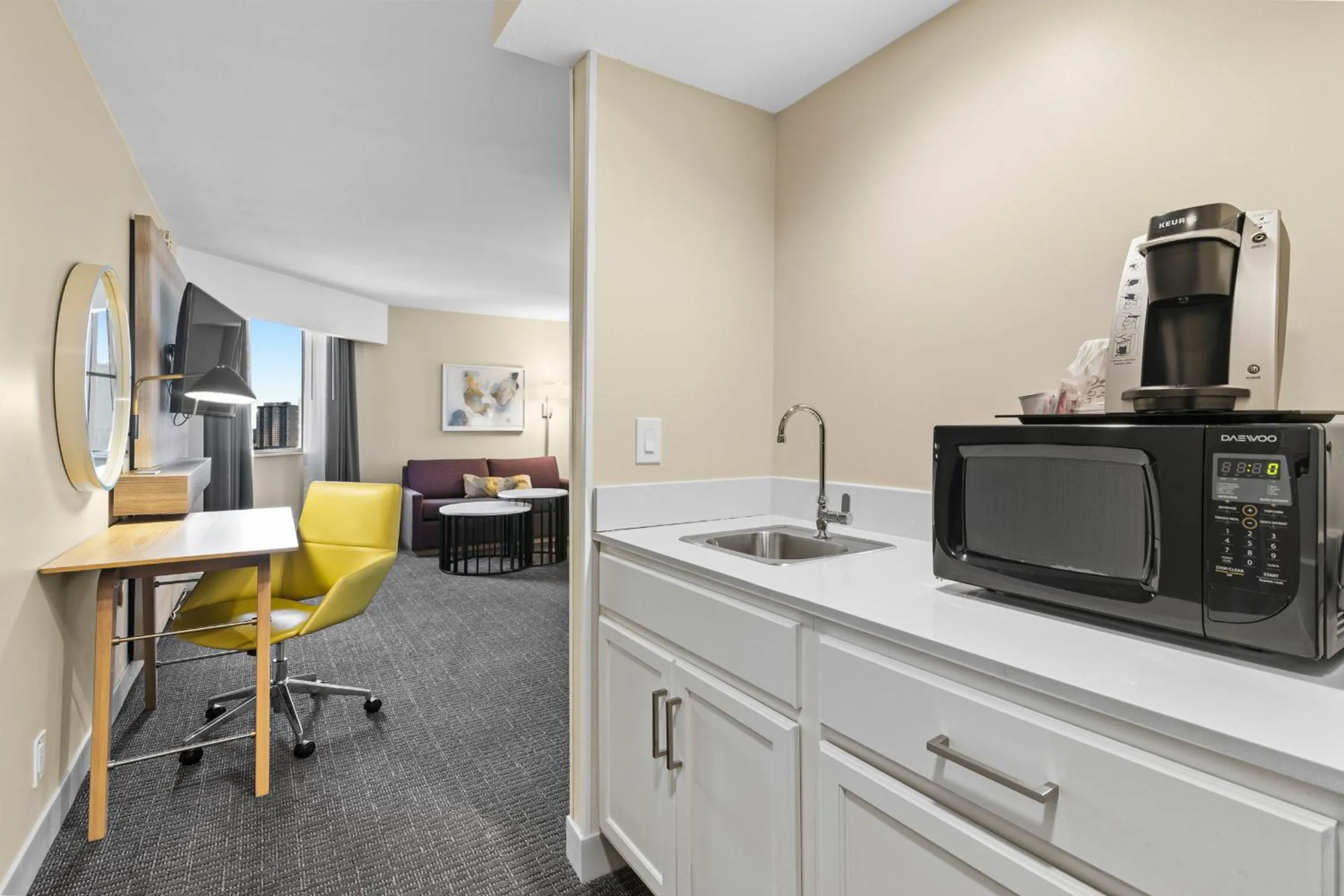 Living room in Crowne Plaza Houston Med Ctr-Galleria Area by IHG