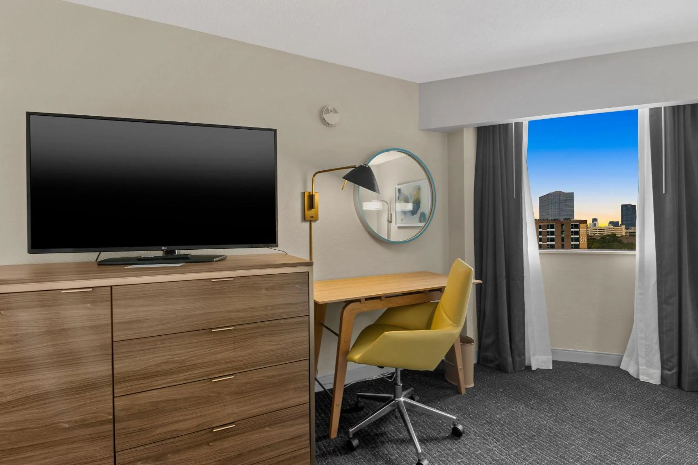 Photo of the whole room in Crowne Plaza Houston Med Ctr-Galleria Area by IHG