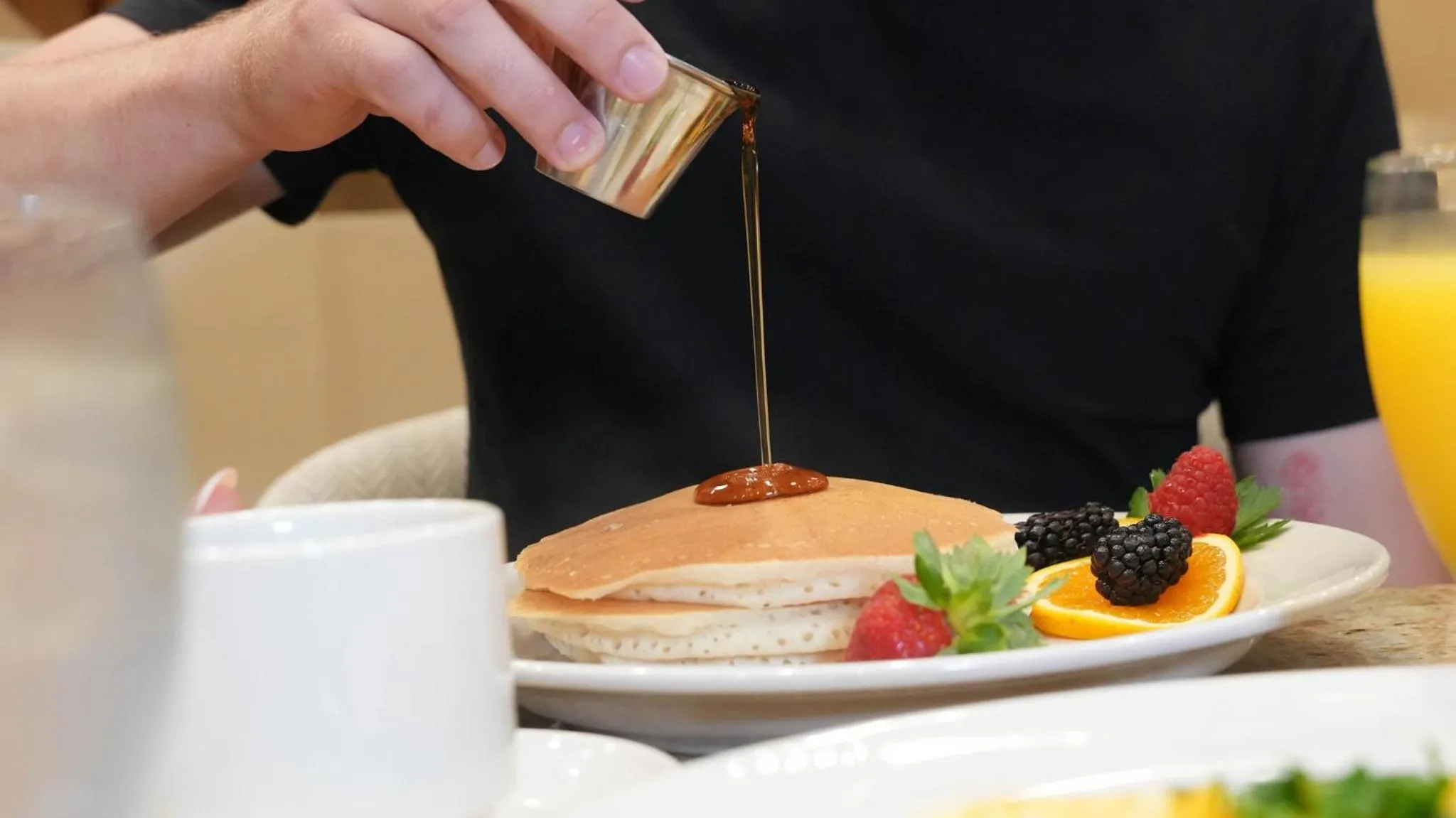 Restaurant/places to eat in Crowne Plaza Houston Med Ctr-Galleria Area by IHG