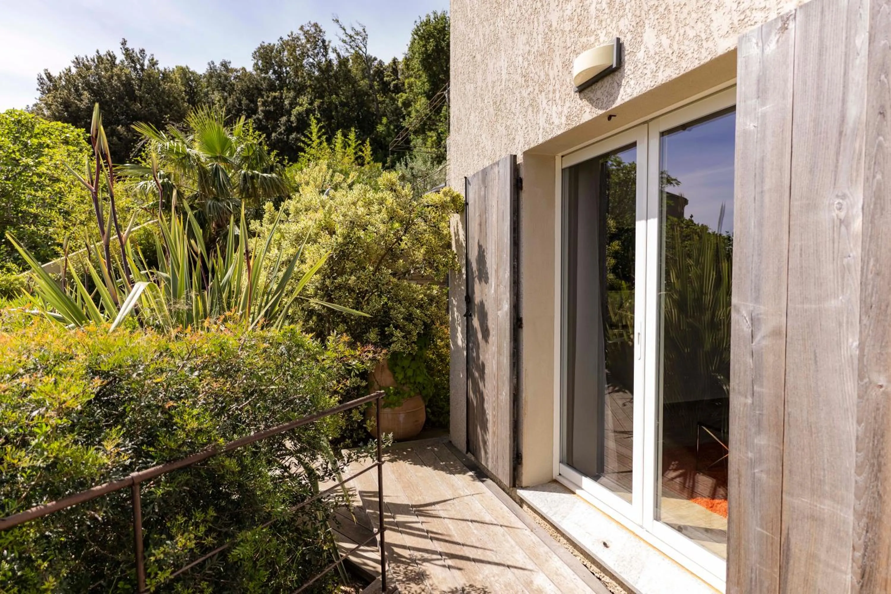 Property building in Suites in Erbalunga