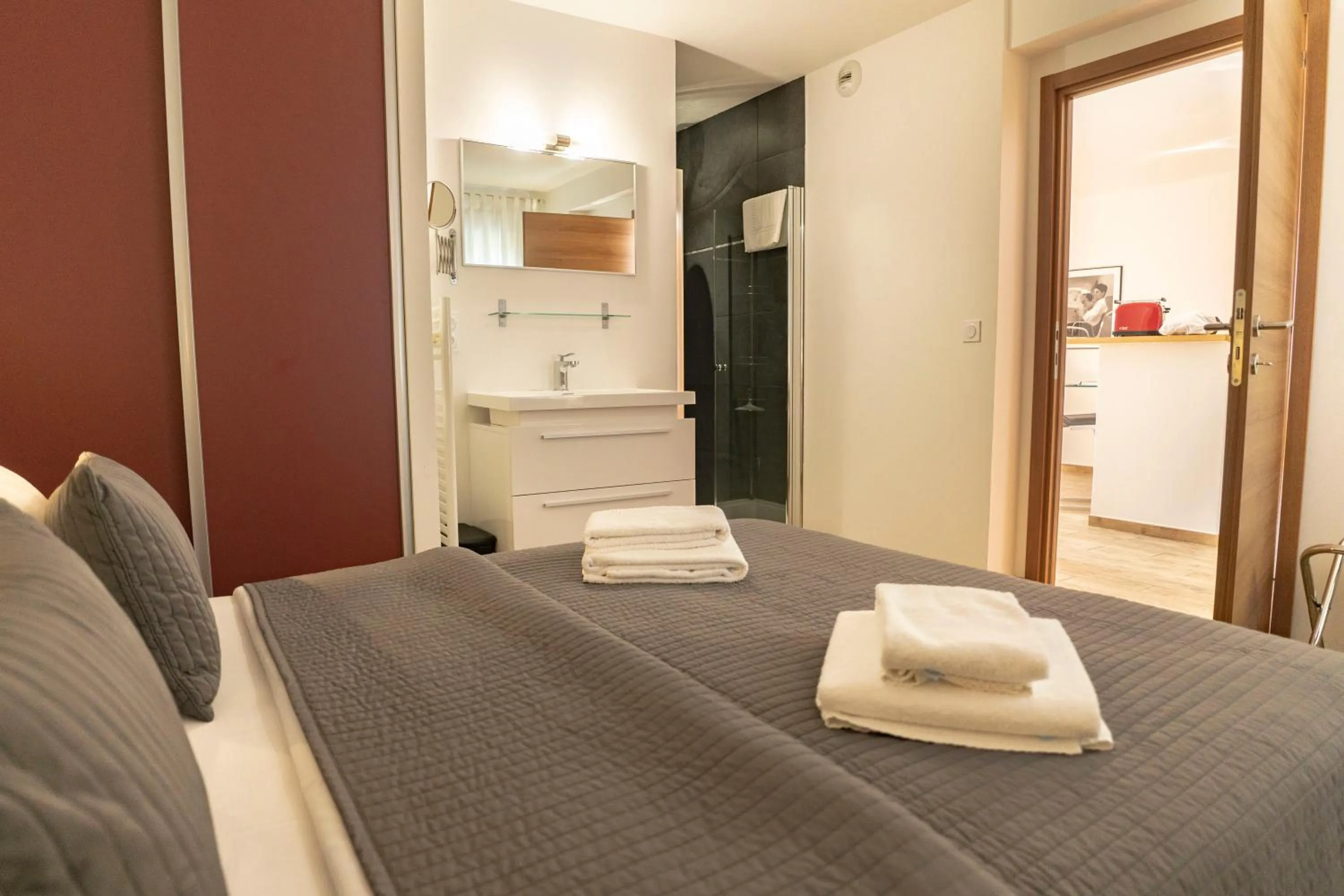 Bed in Suites in Erbalunga