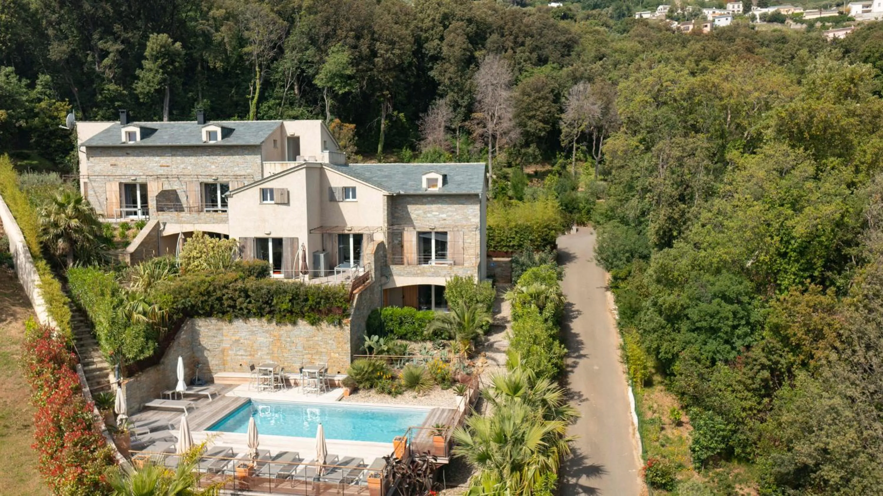 Property building in Suites in Erbalunga