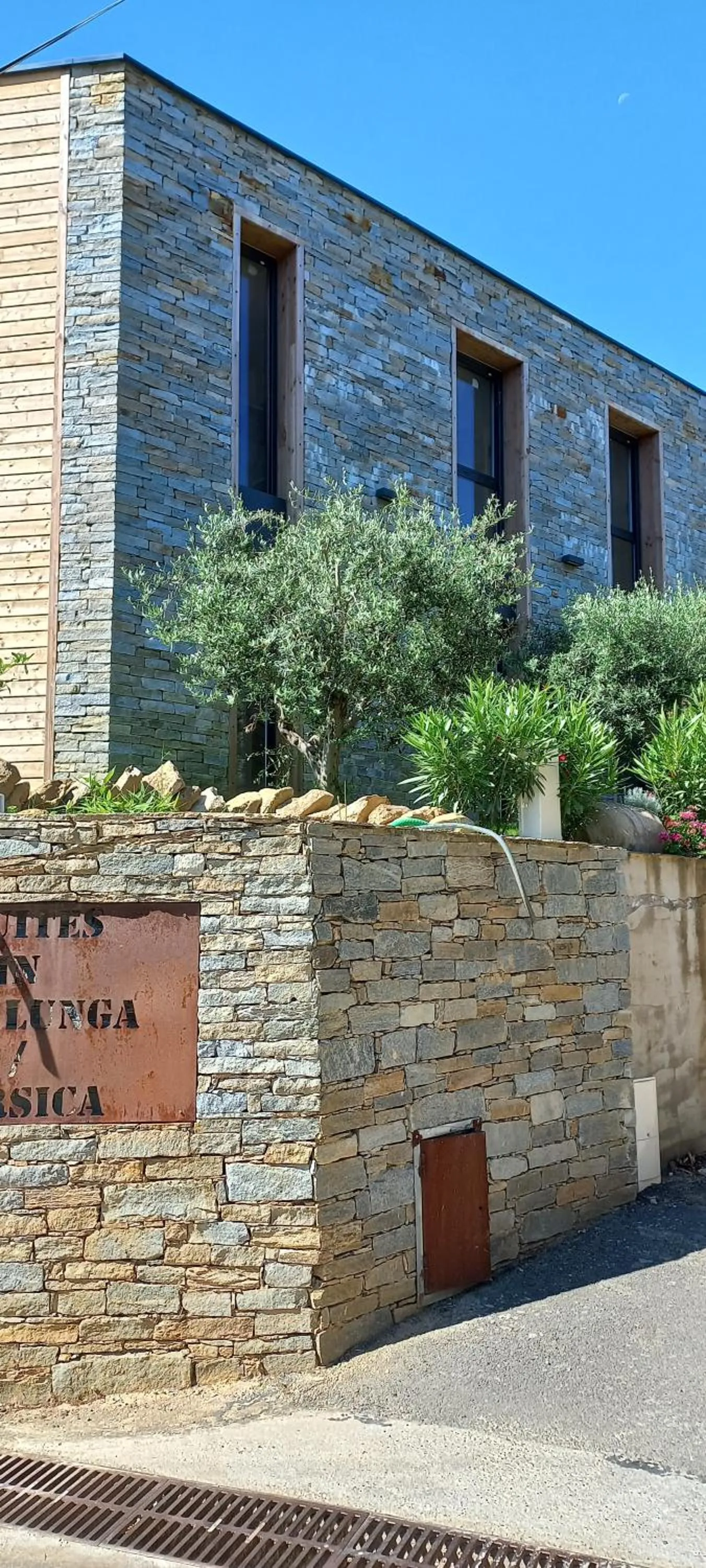 Property building in Suites in Erbalunga