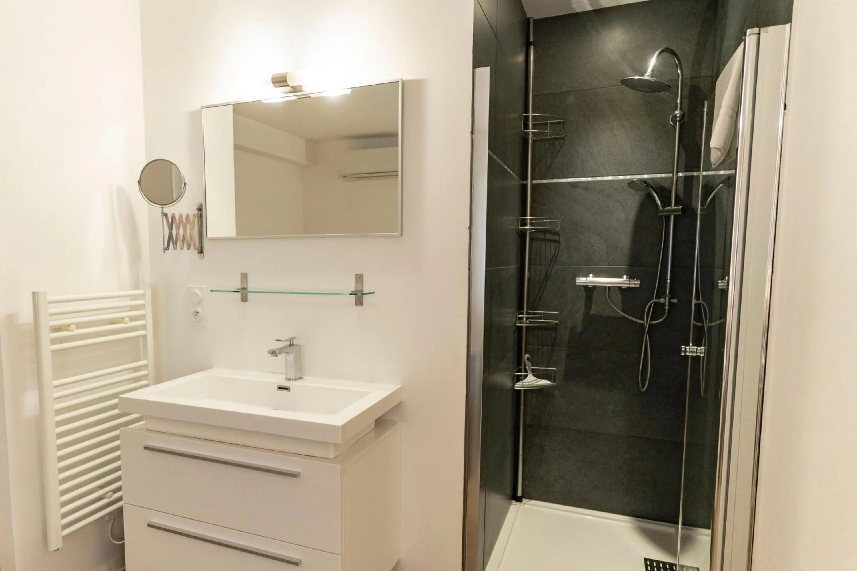 Shower in Suites in Erbalunga