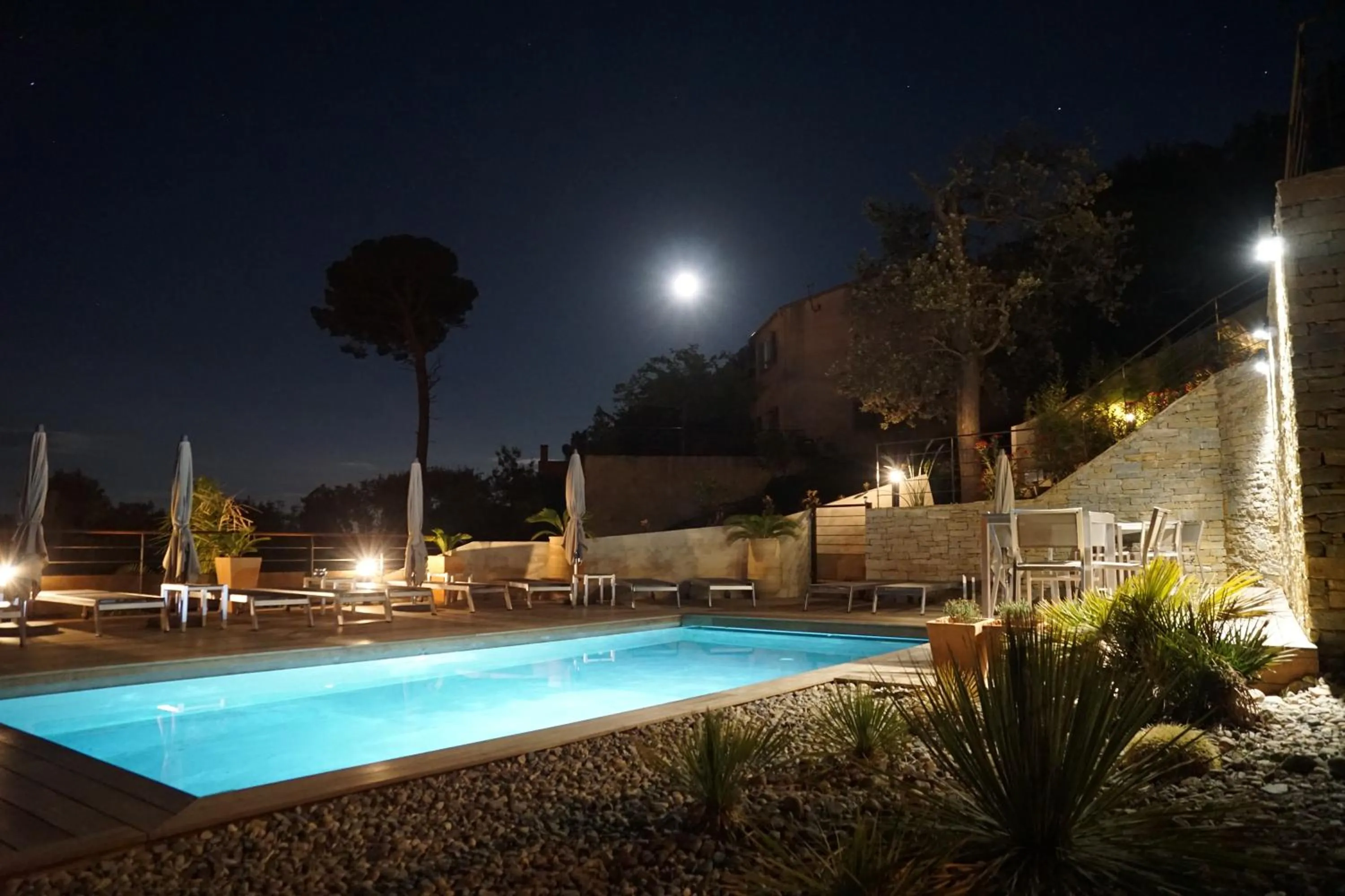 Night in Suites in Erbalunga