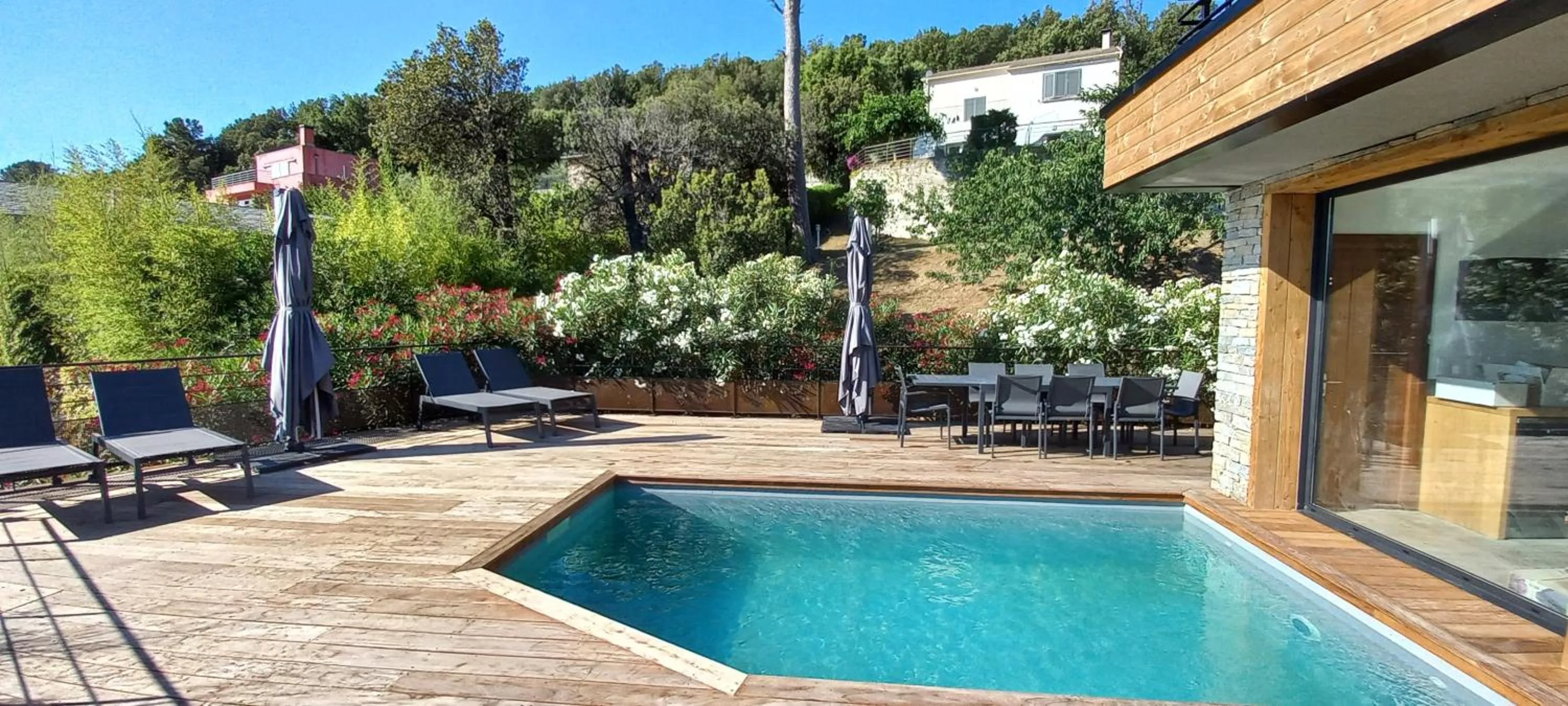 Patio in Suites in Erbalunga