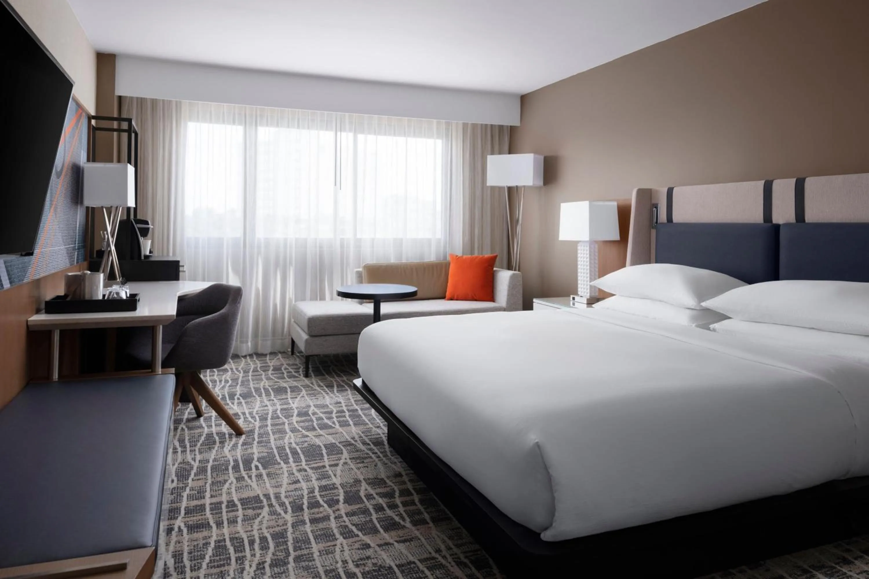 Photo of the whole room, Bed in Hilton Nashville Airport