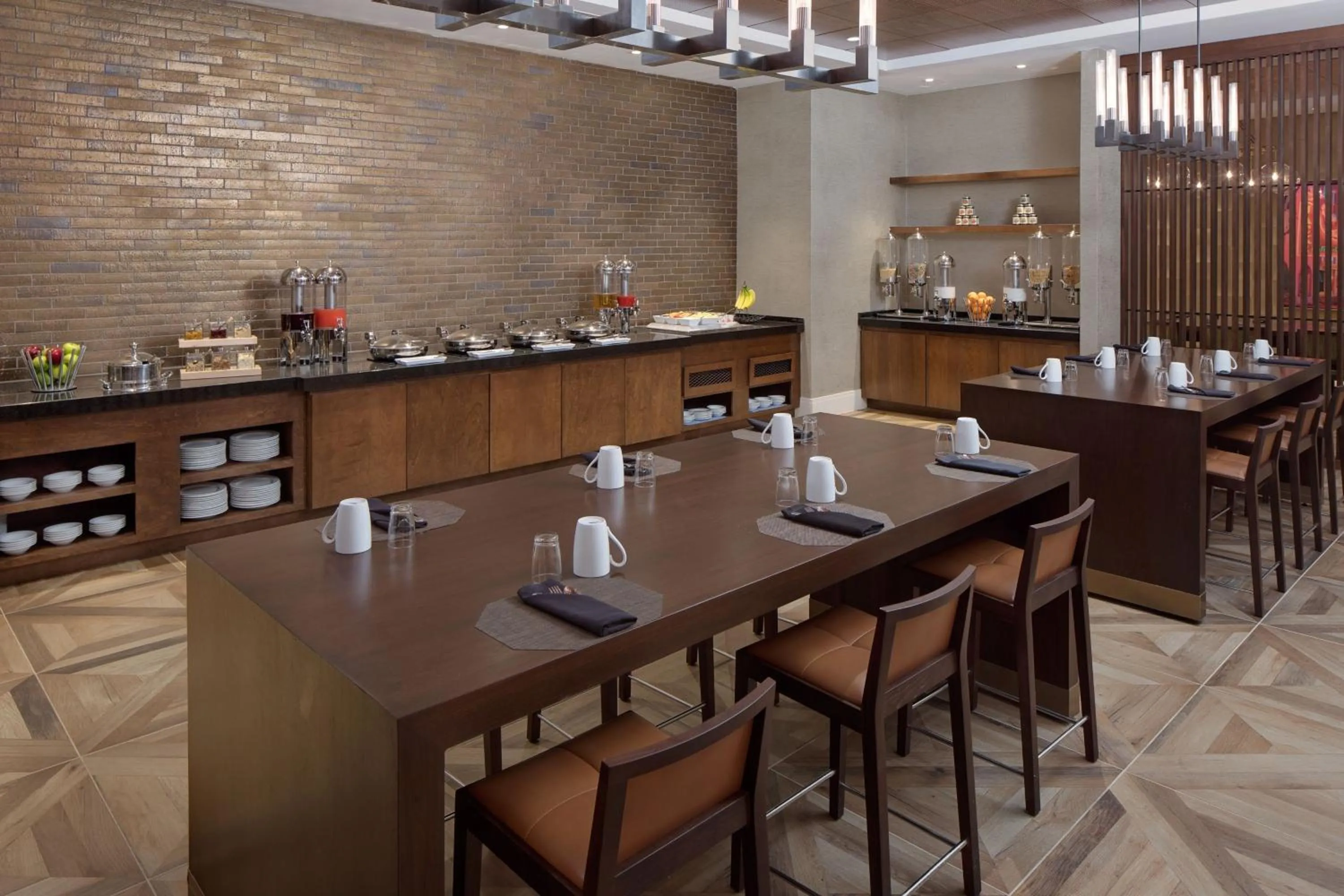 Restaurant/places to eat in Hilton Nashville Airport