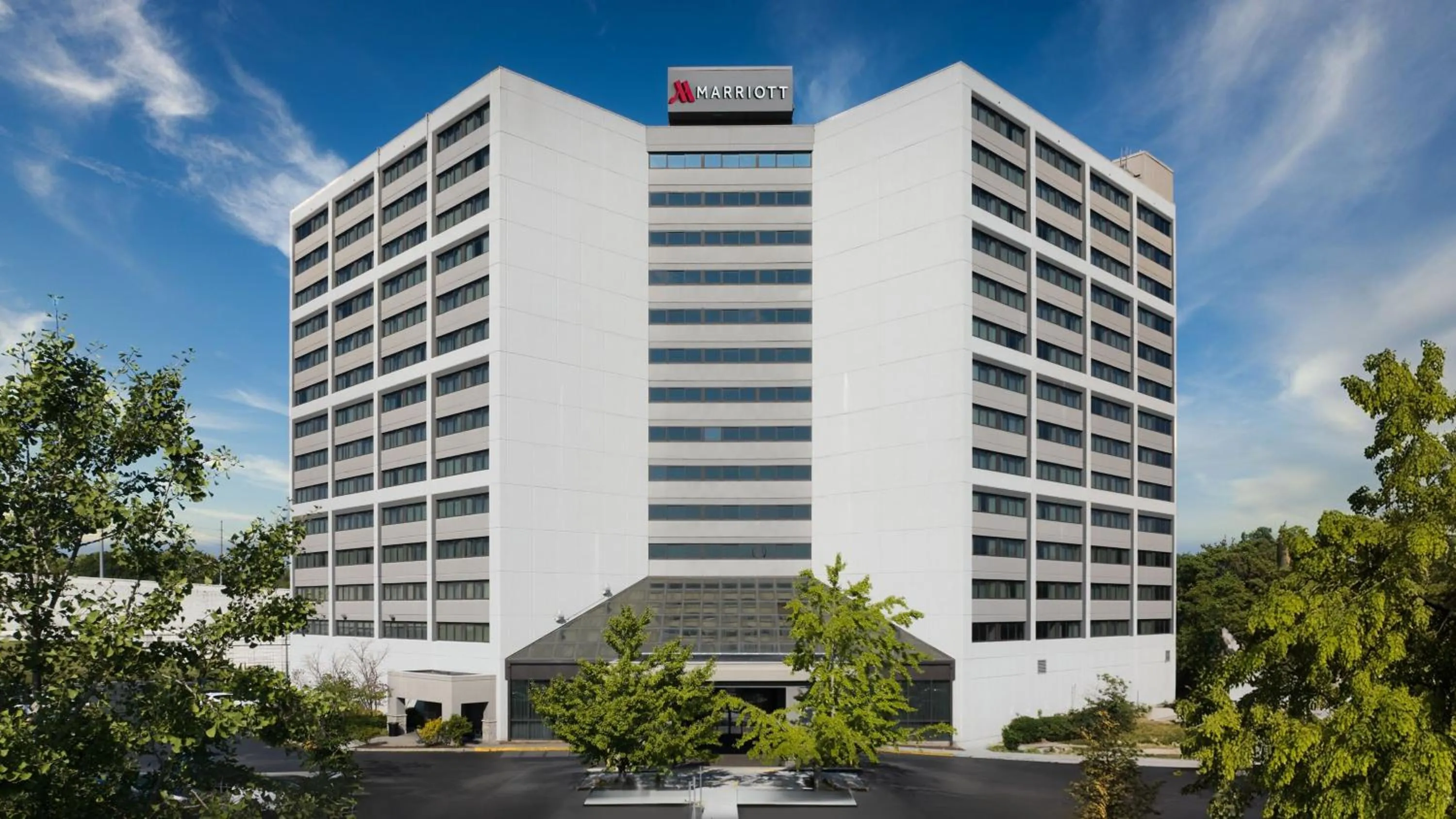 Property building in Nashville Airport Marriott