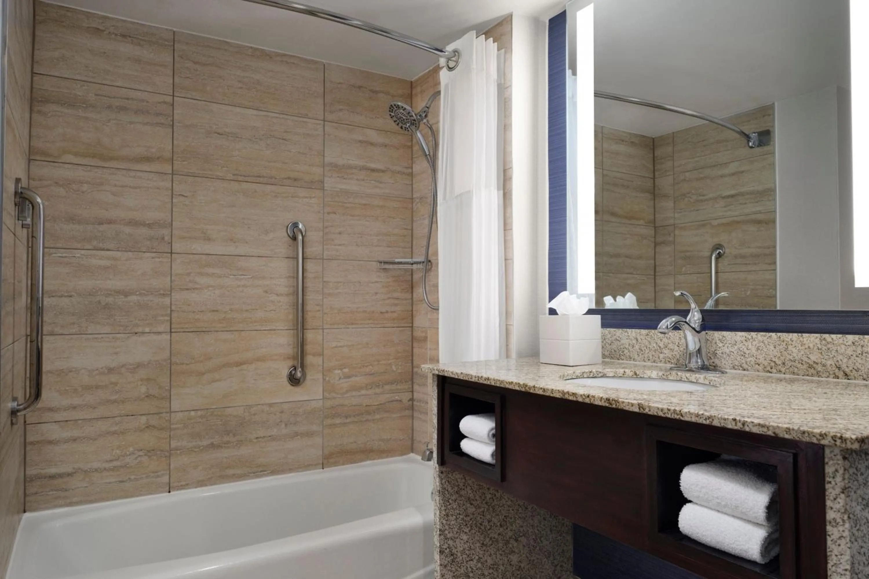 Bathroom in Hilton Nashville Airport