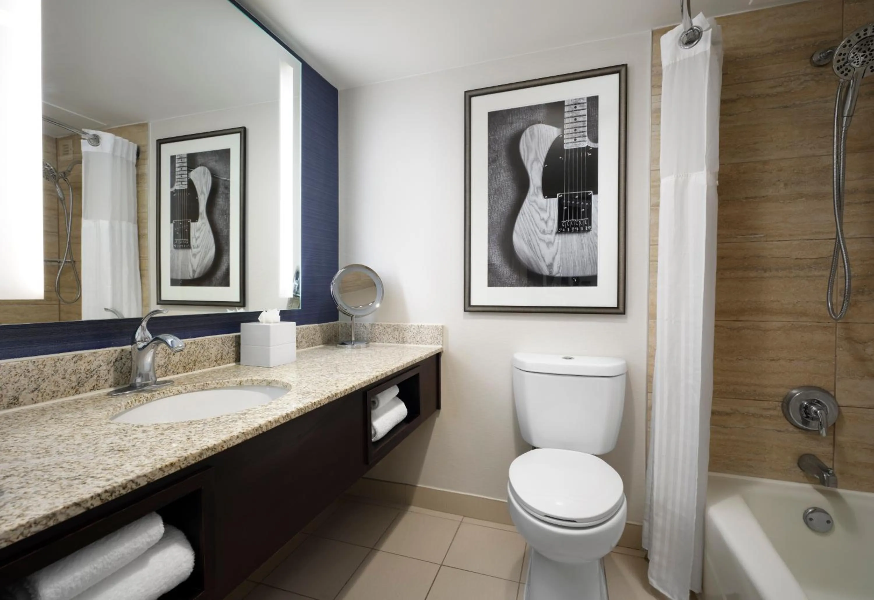 Bathroom in Hilton Nashville Airport