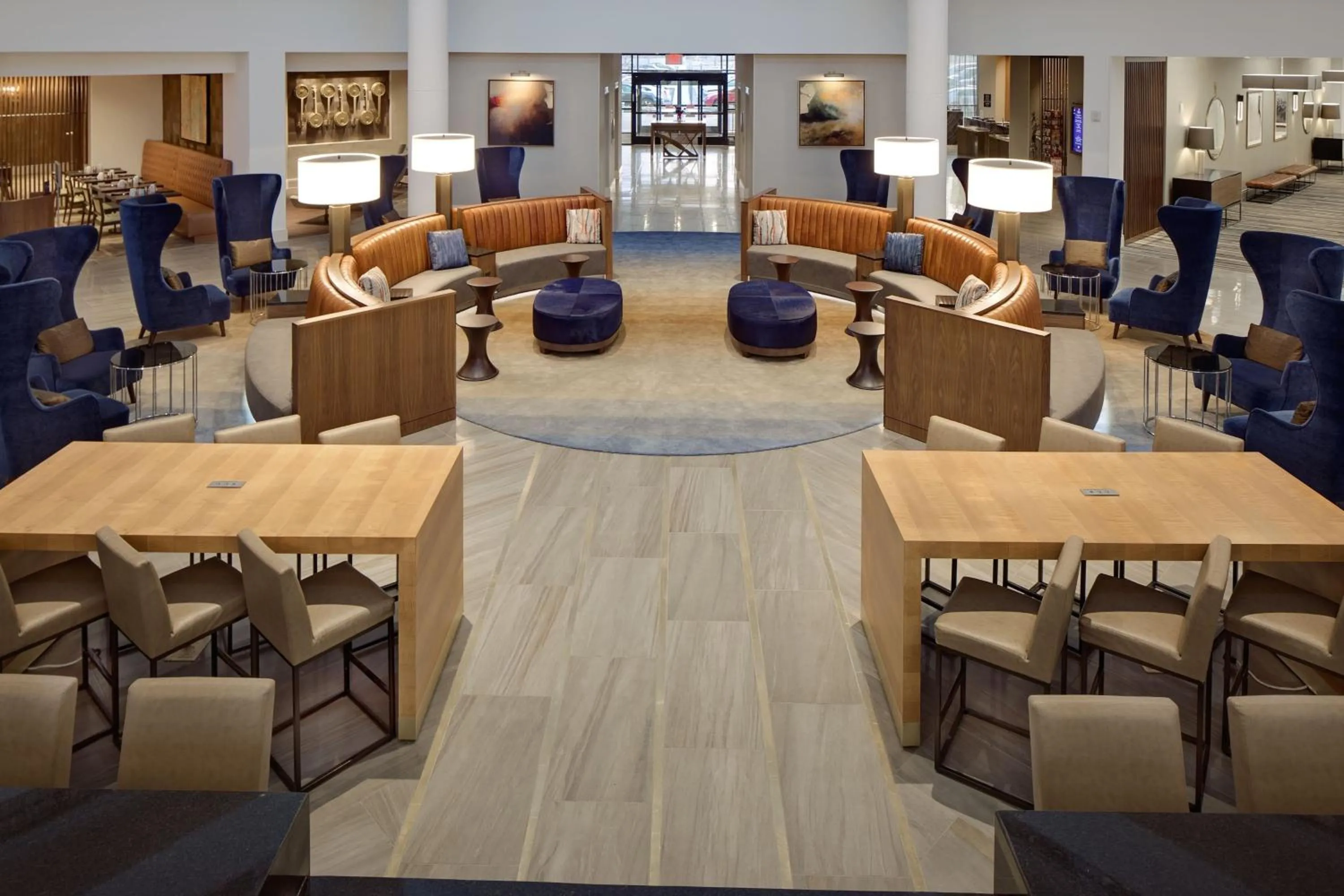 Lounge or bar in Hilton Nashville Airport