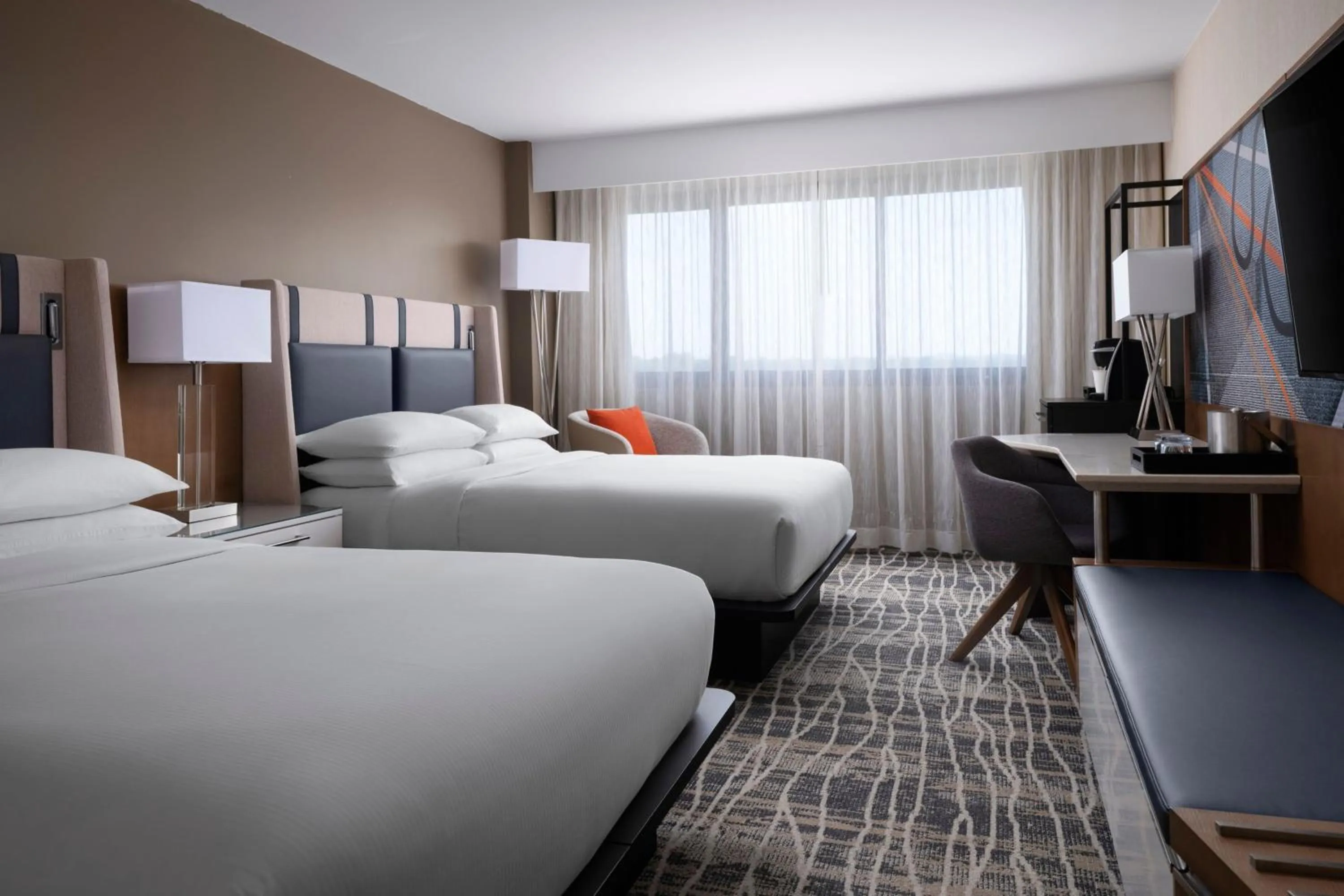 Bed in Hilton Nashville Airport