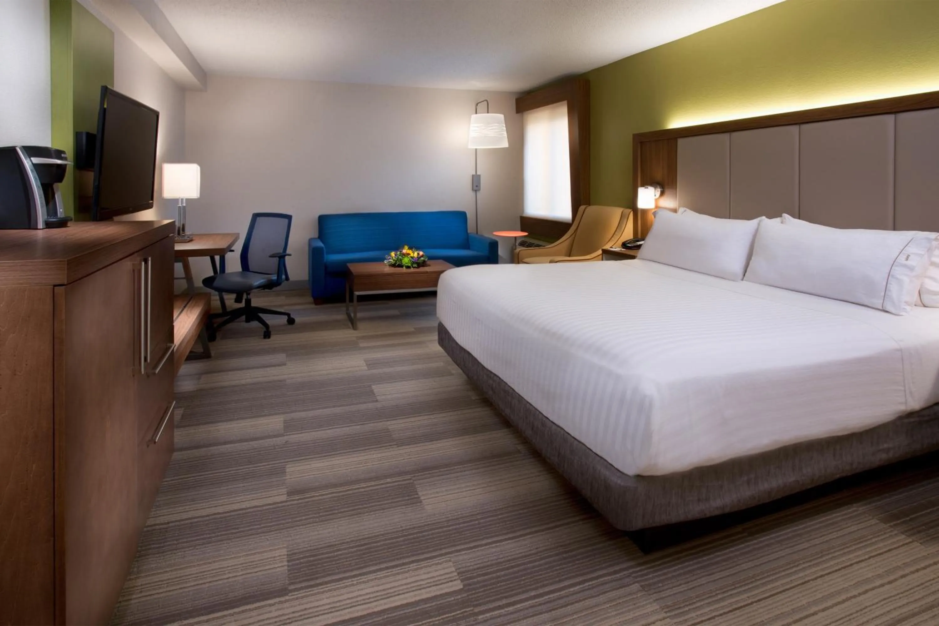 Photo of the whole room, Bed in Holiday Inn Express Nashville Airport by IHG