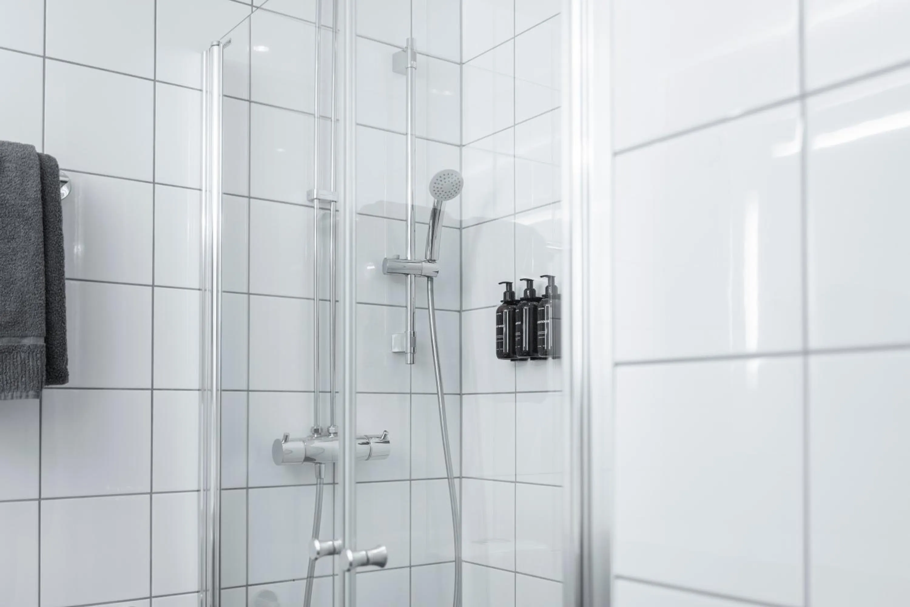 Shower in Home Hotel Majoren