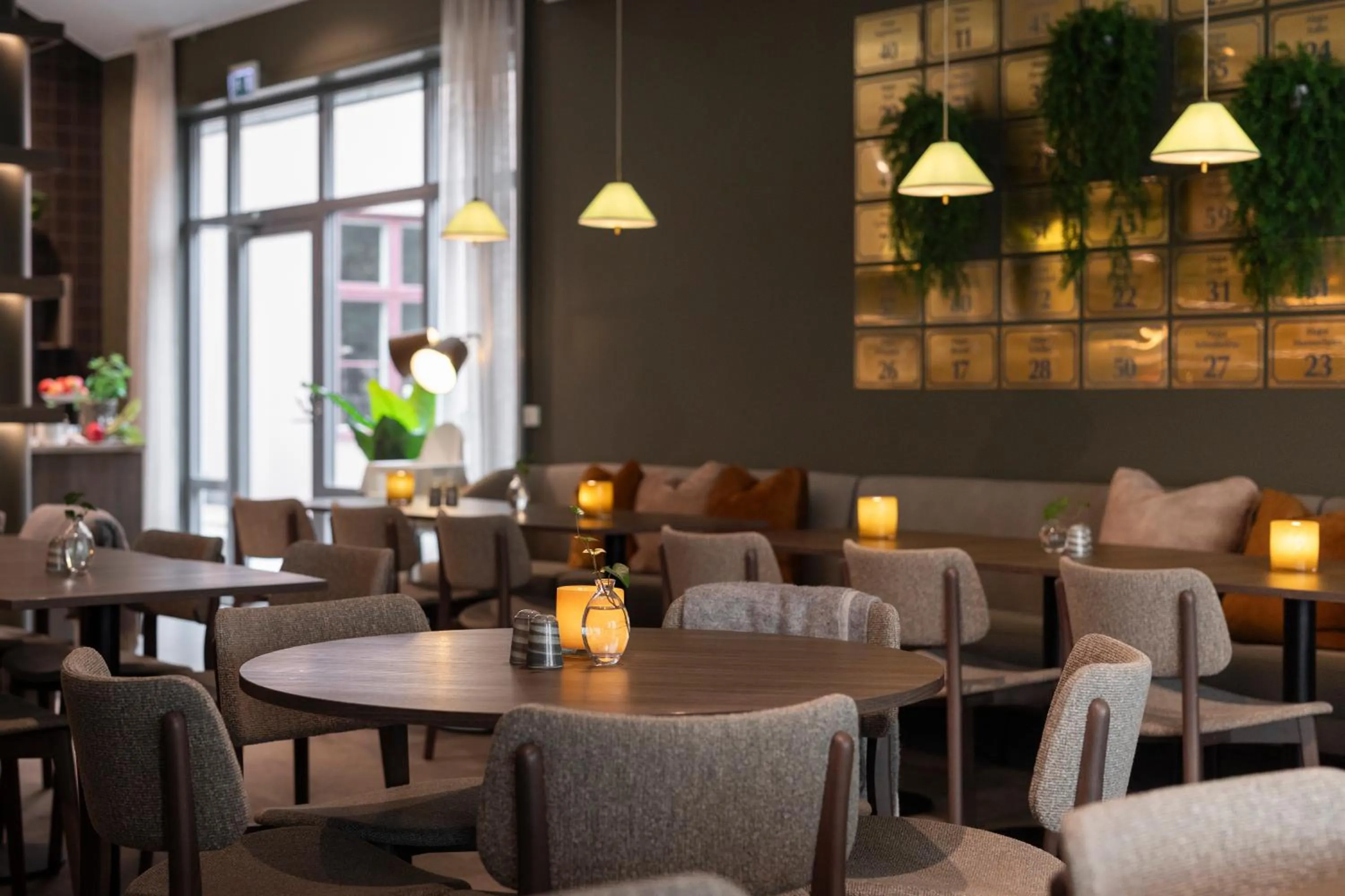 Restaurant/places to eat in Home Hotel Majoren