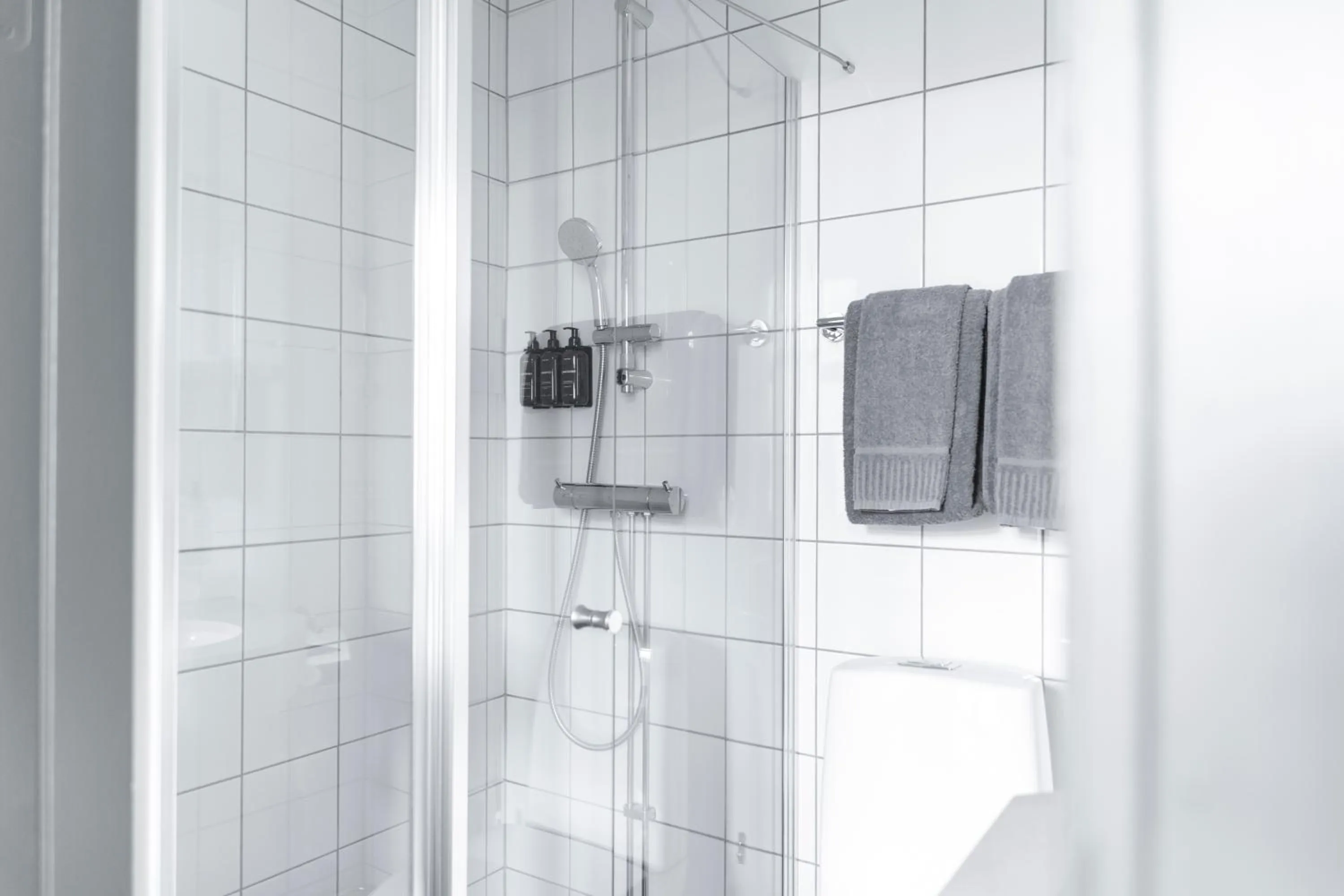 Shower in Home Hotel Majoren