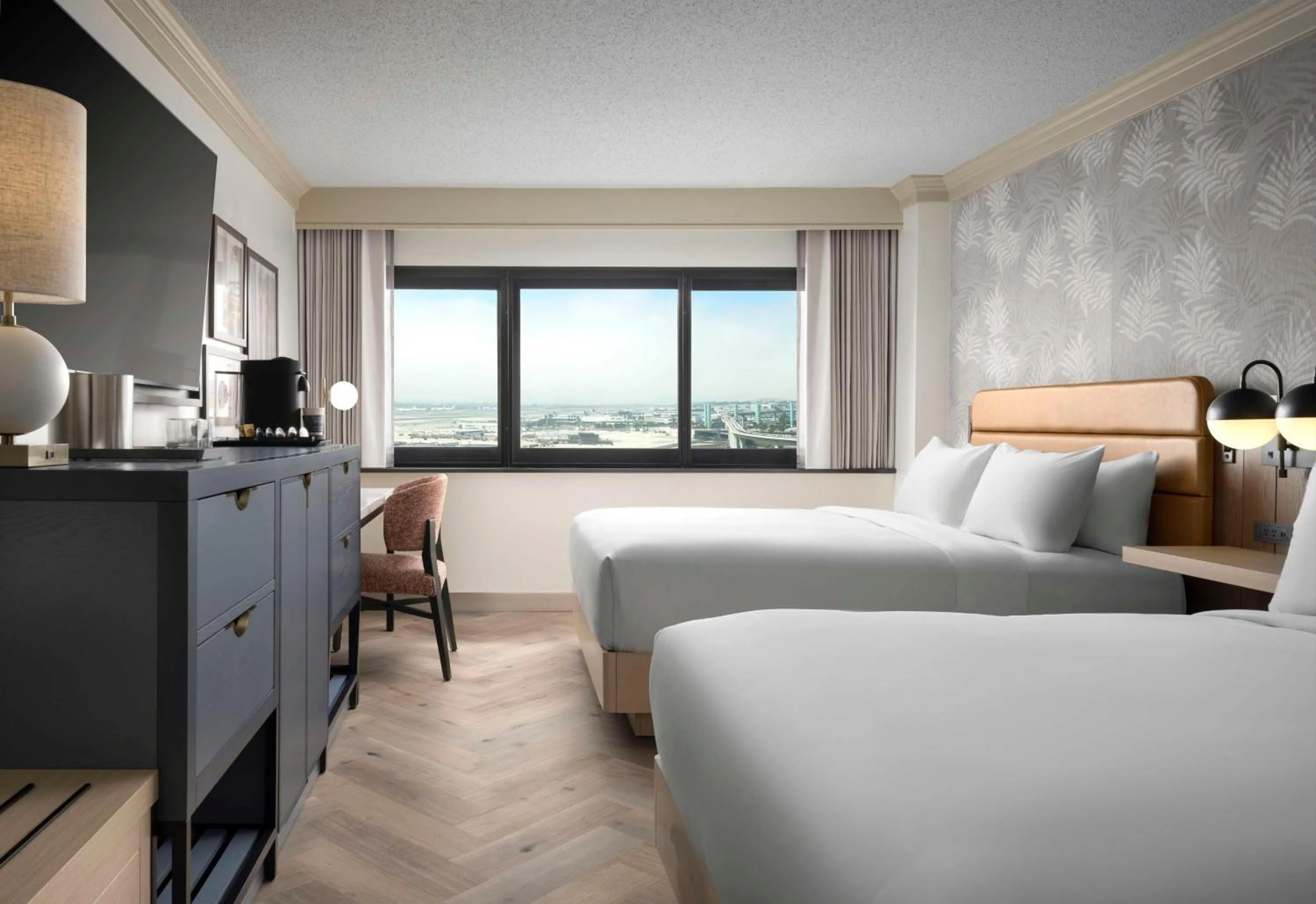 Bedroom, Bed in Sonesta Los Angeles Airport LAX