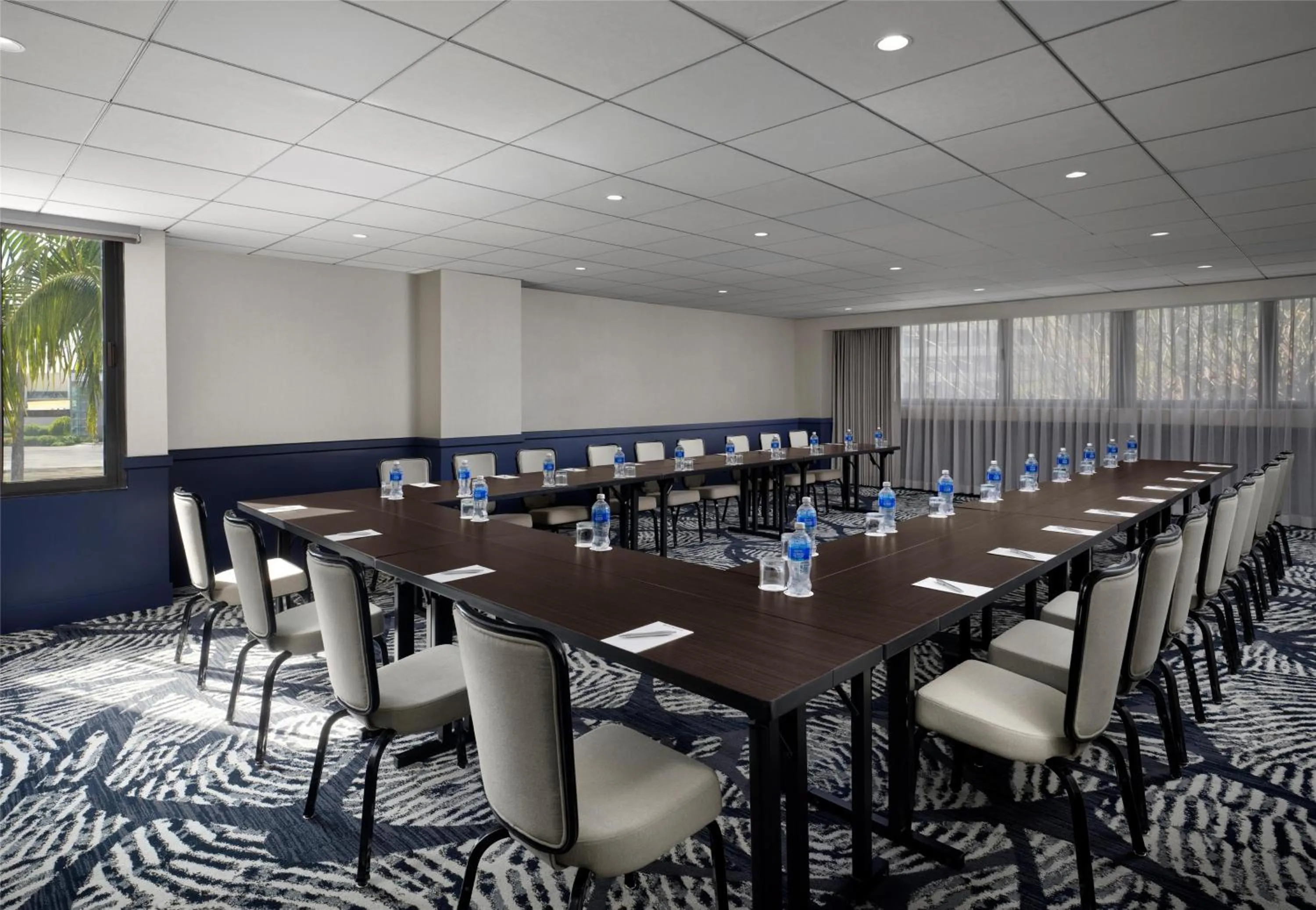 Lounge or bar in Sonesta Los Angeles Airport LAX