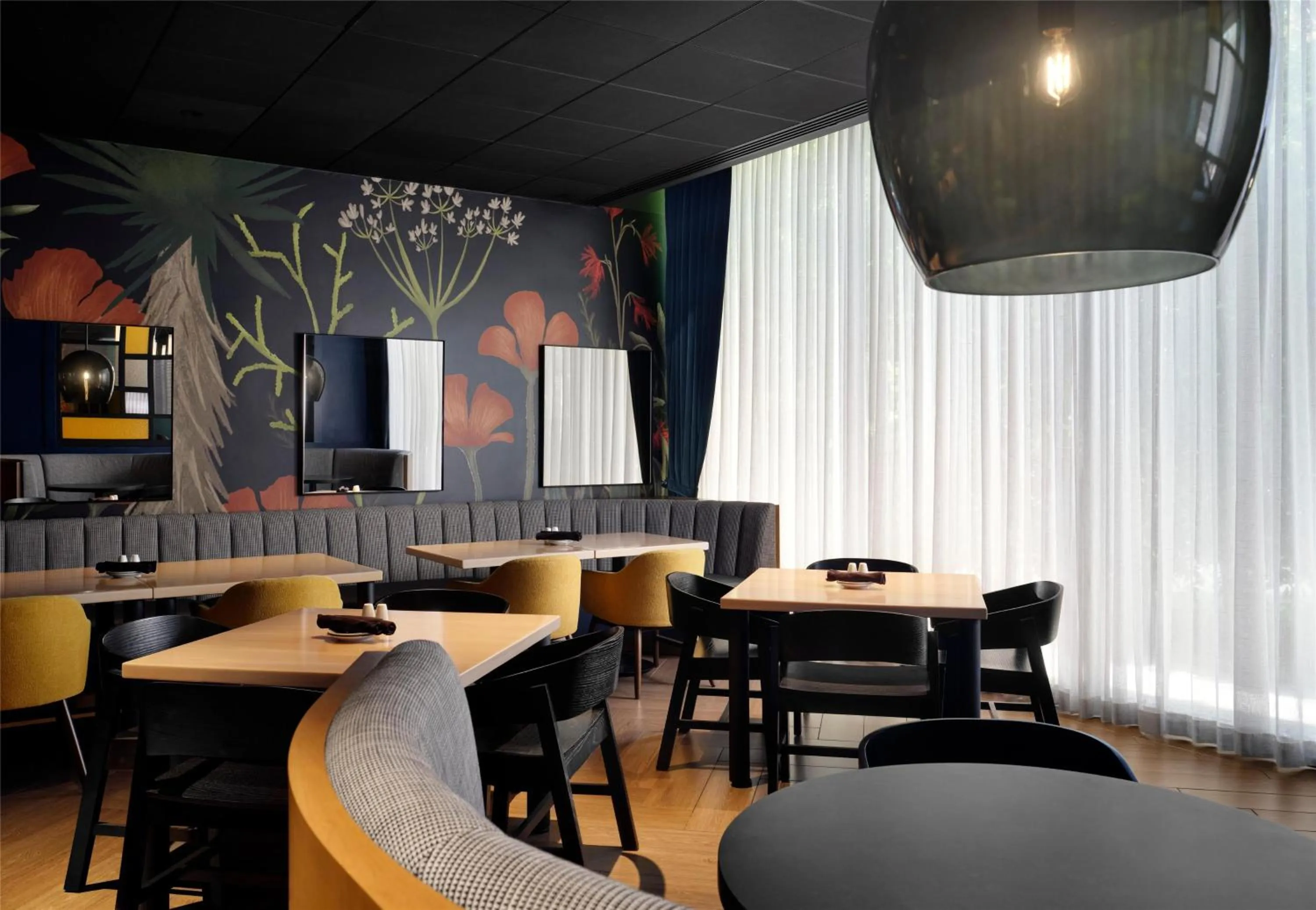 Restaurant/places to eat in Sonesta Los Angeles Airport LAX