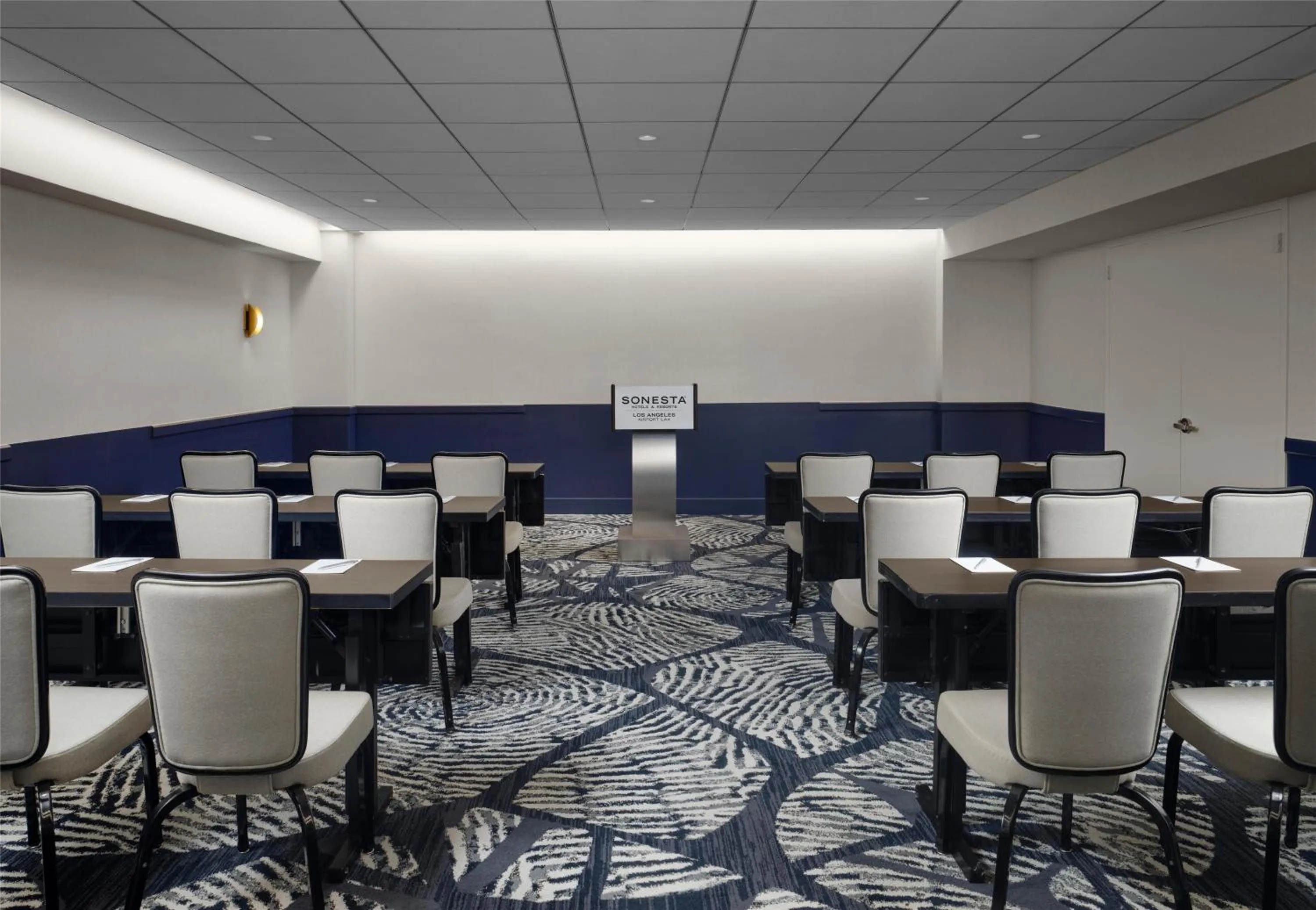 Meeting/conference room in Sonesta Los Angeles Airport LAX