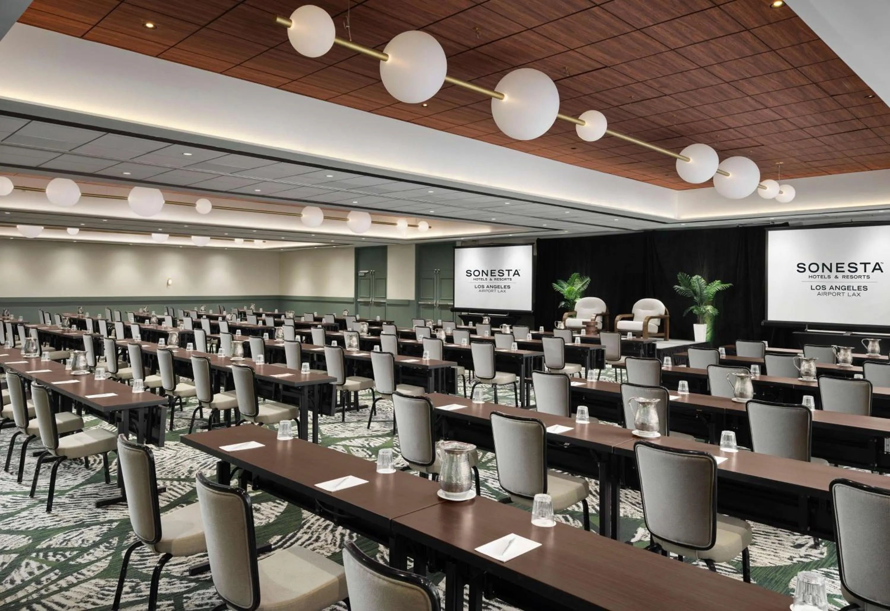 Meeting/conference room in Sonesta Los Angeles Airport LAX