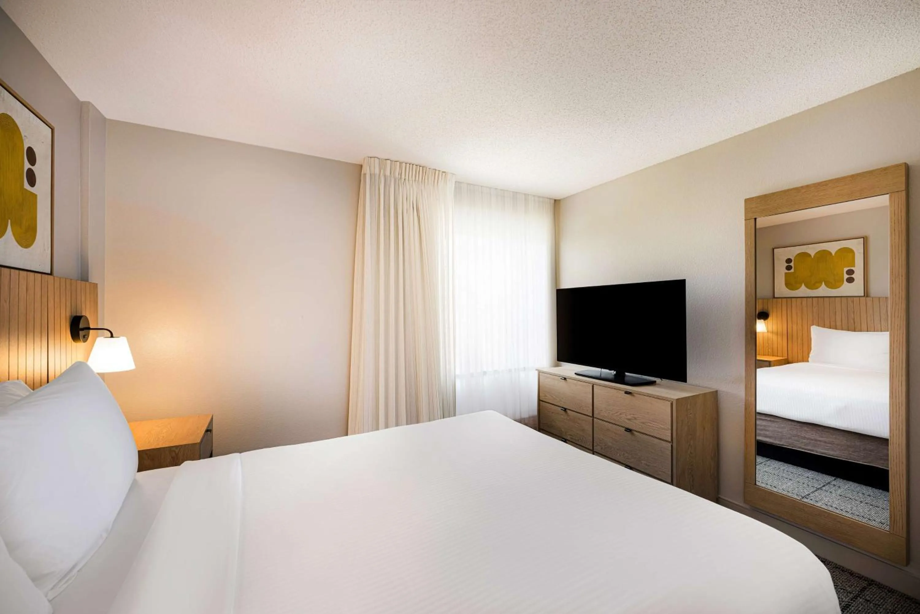 Photo of the whole room, Bed in Sonesta Simply Suites Jersey City