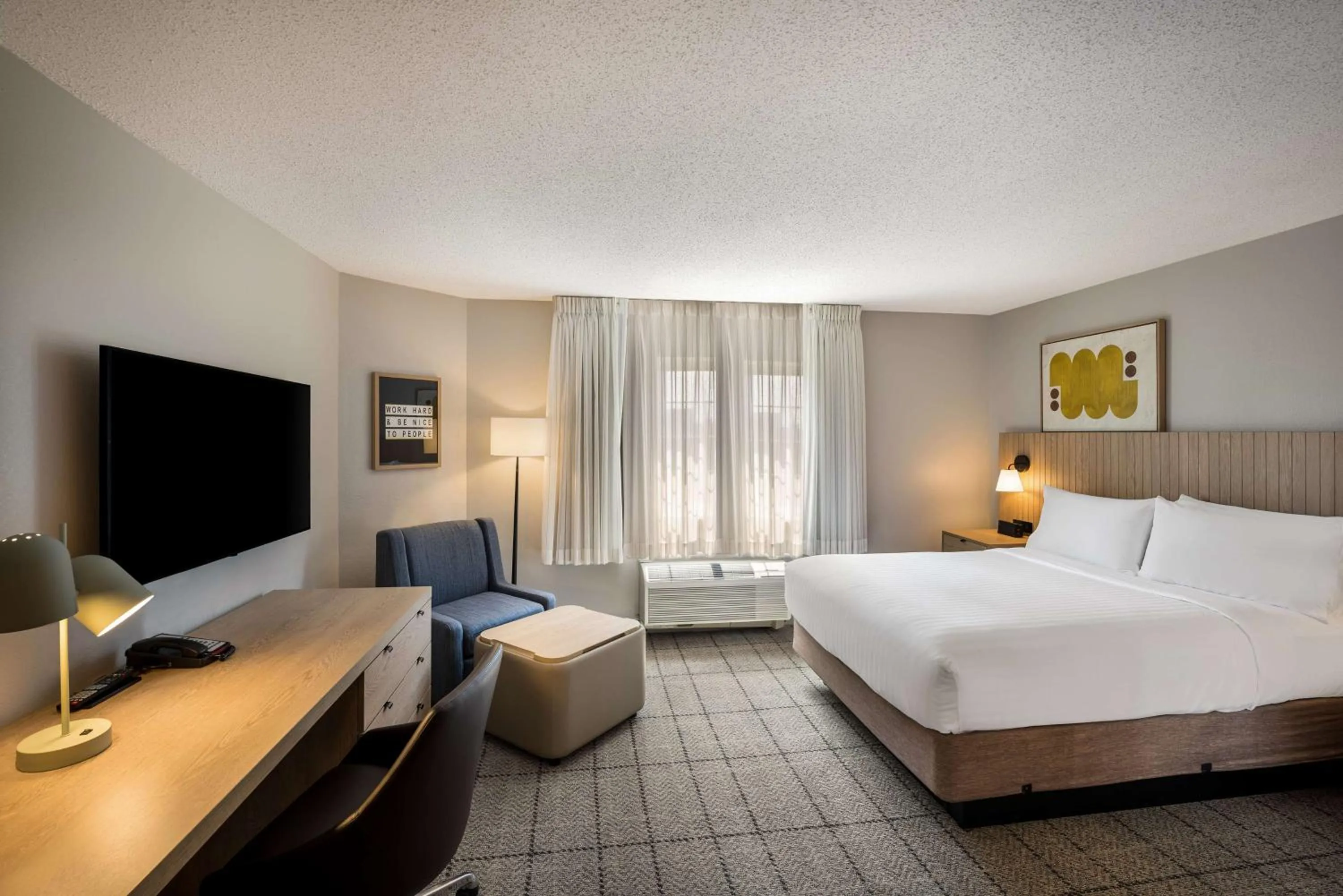 Photo of the whole room, Bed in Sonesta Simply Suites Jersey City