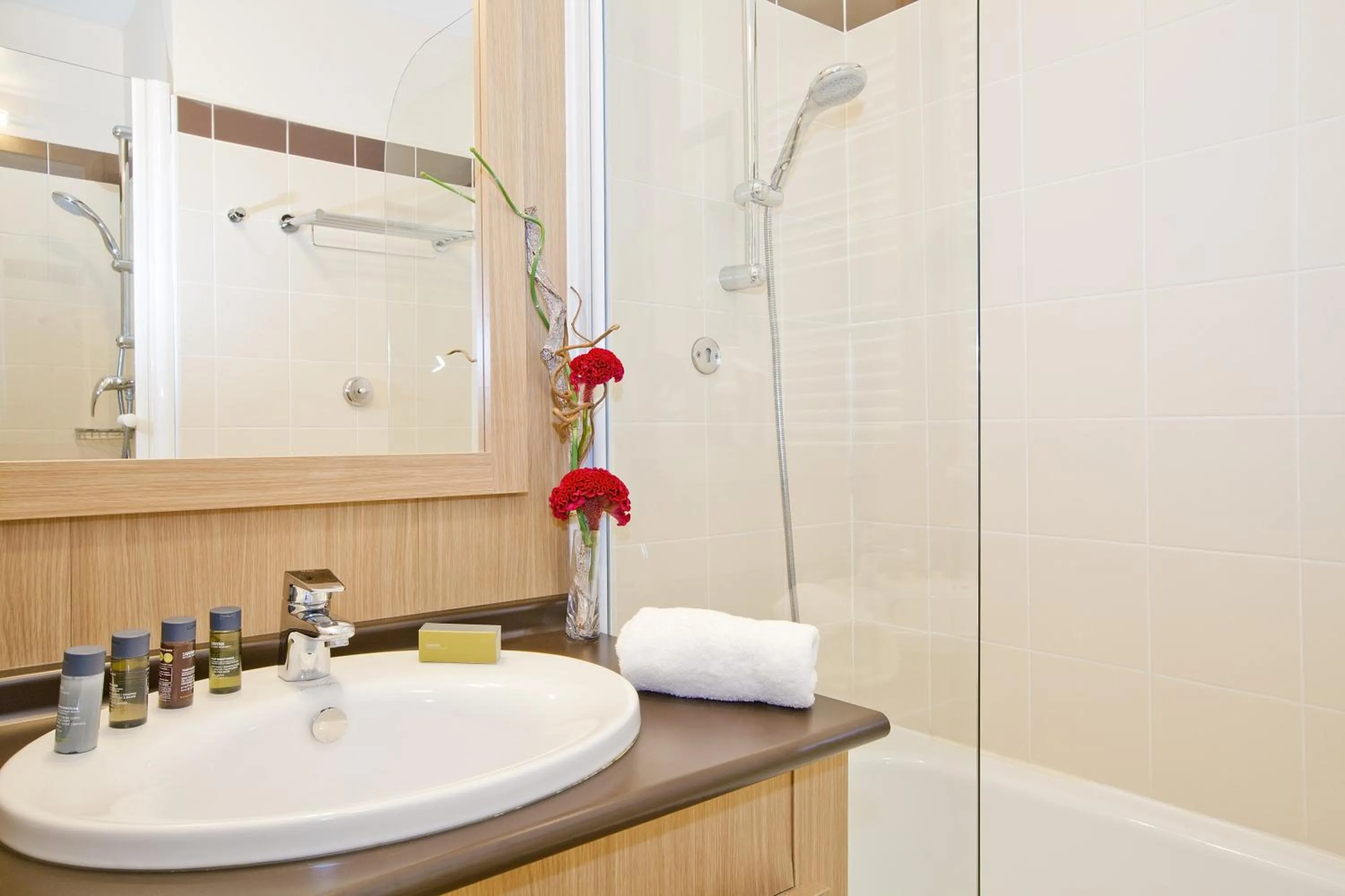 Bathroom in Residhome Carrières La Défense