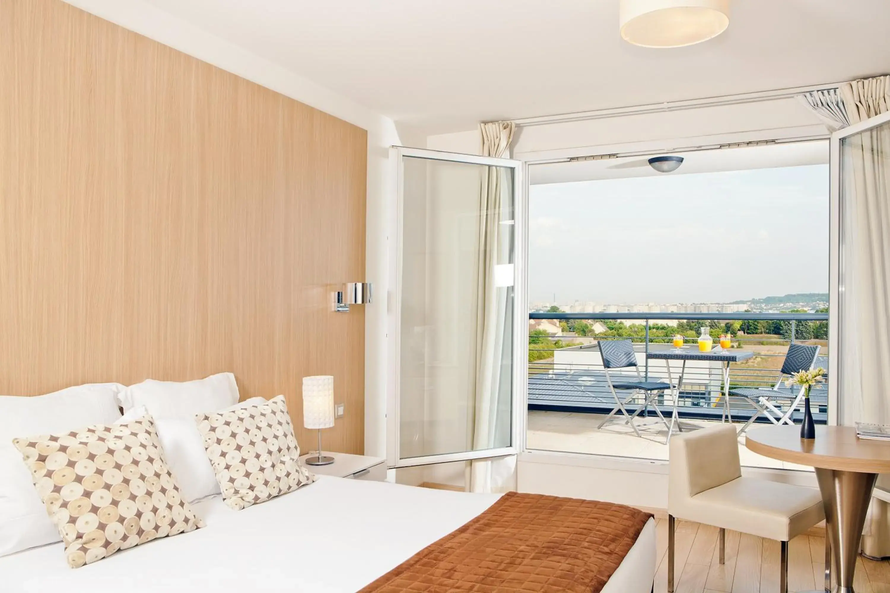 Double or Twin Studio (2 Adults) in Residhome Carrières La Défense Double or Twin Studio (2 Adults) in Residhome Carrières La Défense