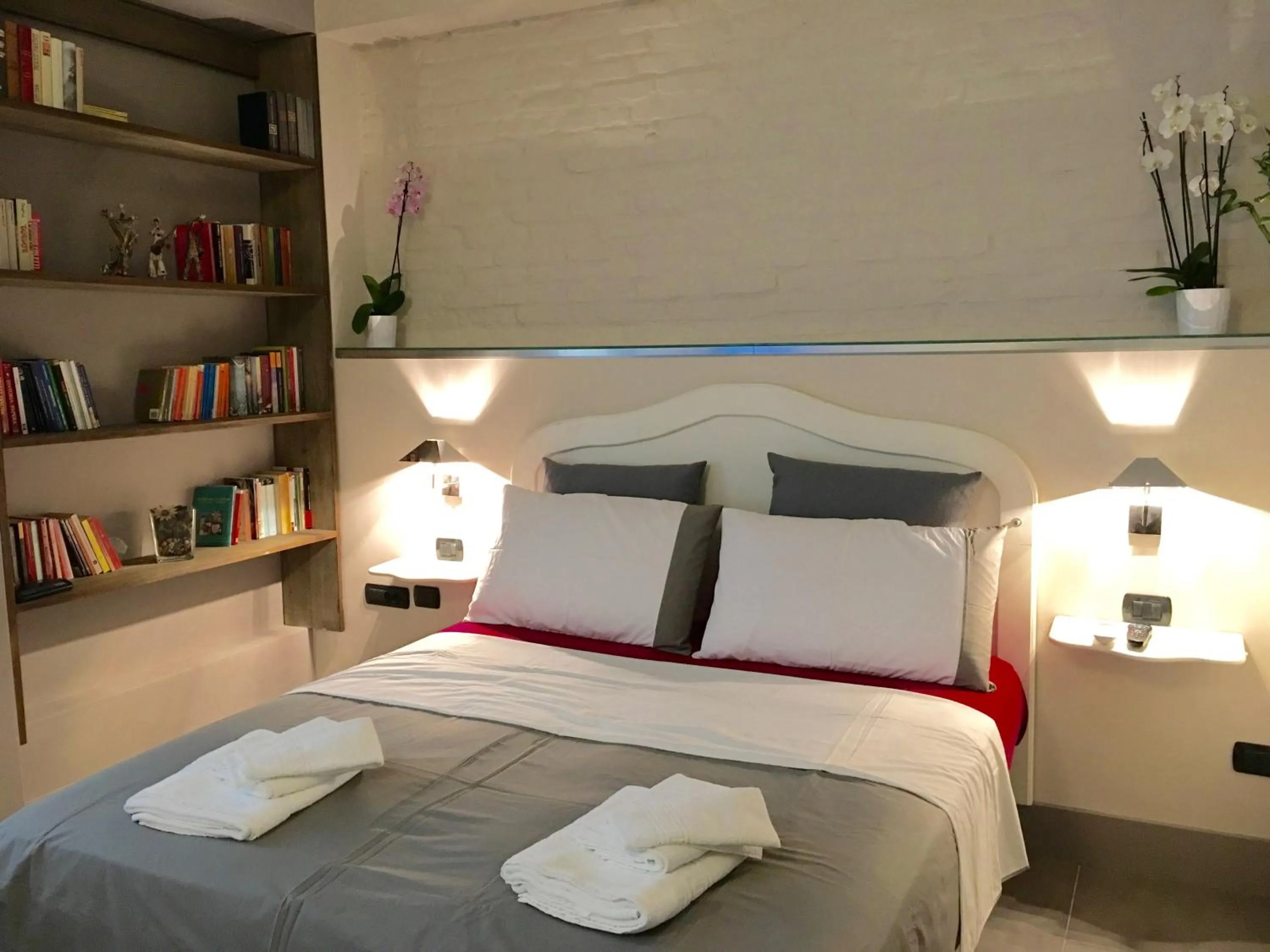 Bed in Two Sisters Suites