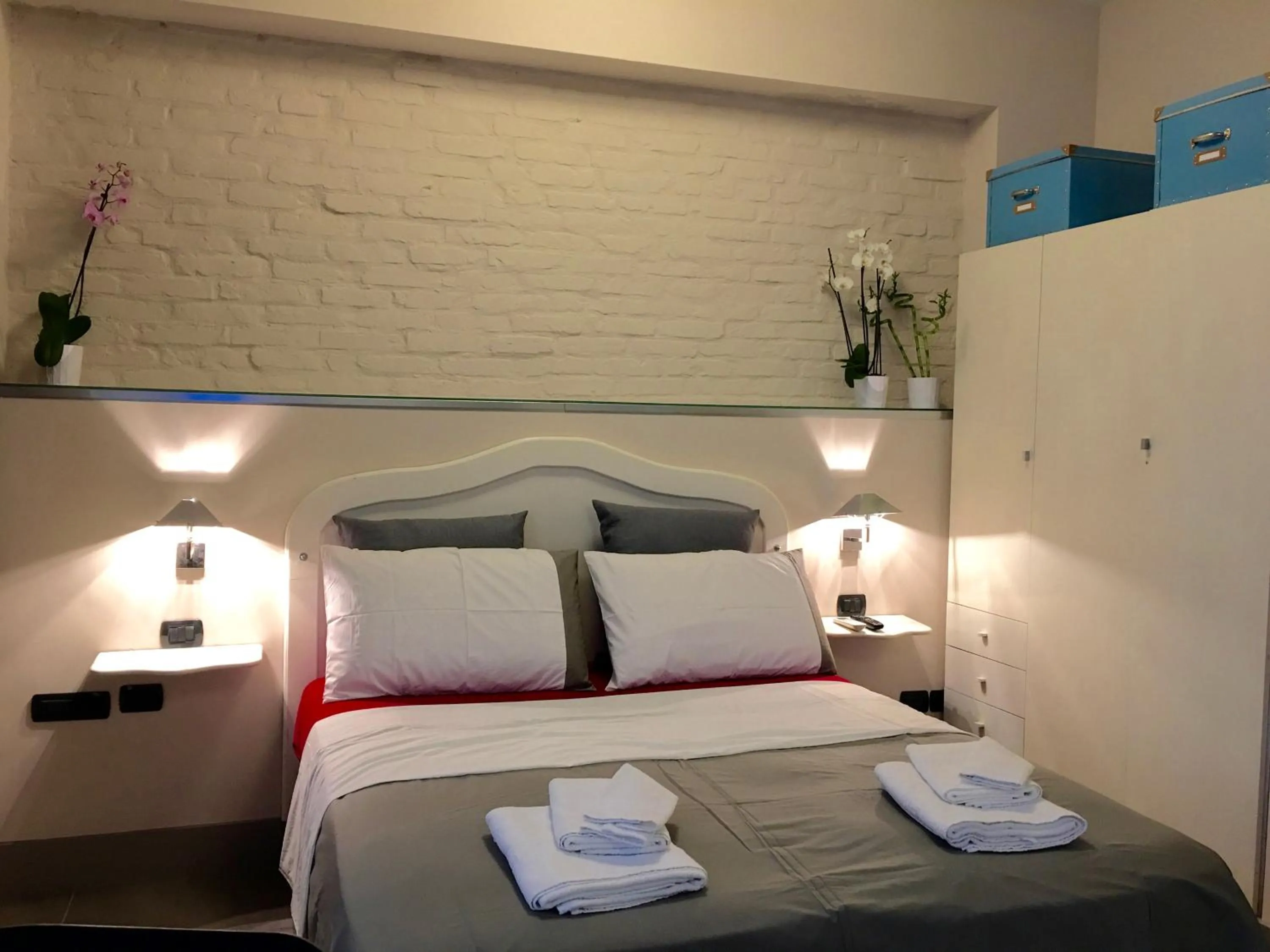 Bed in Two Sisters Suites