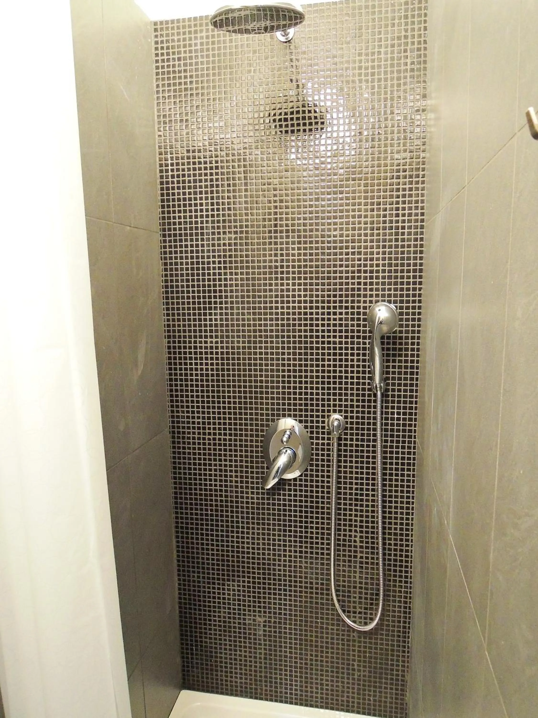 Shower in Two Sisters Suites